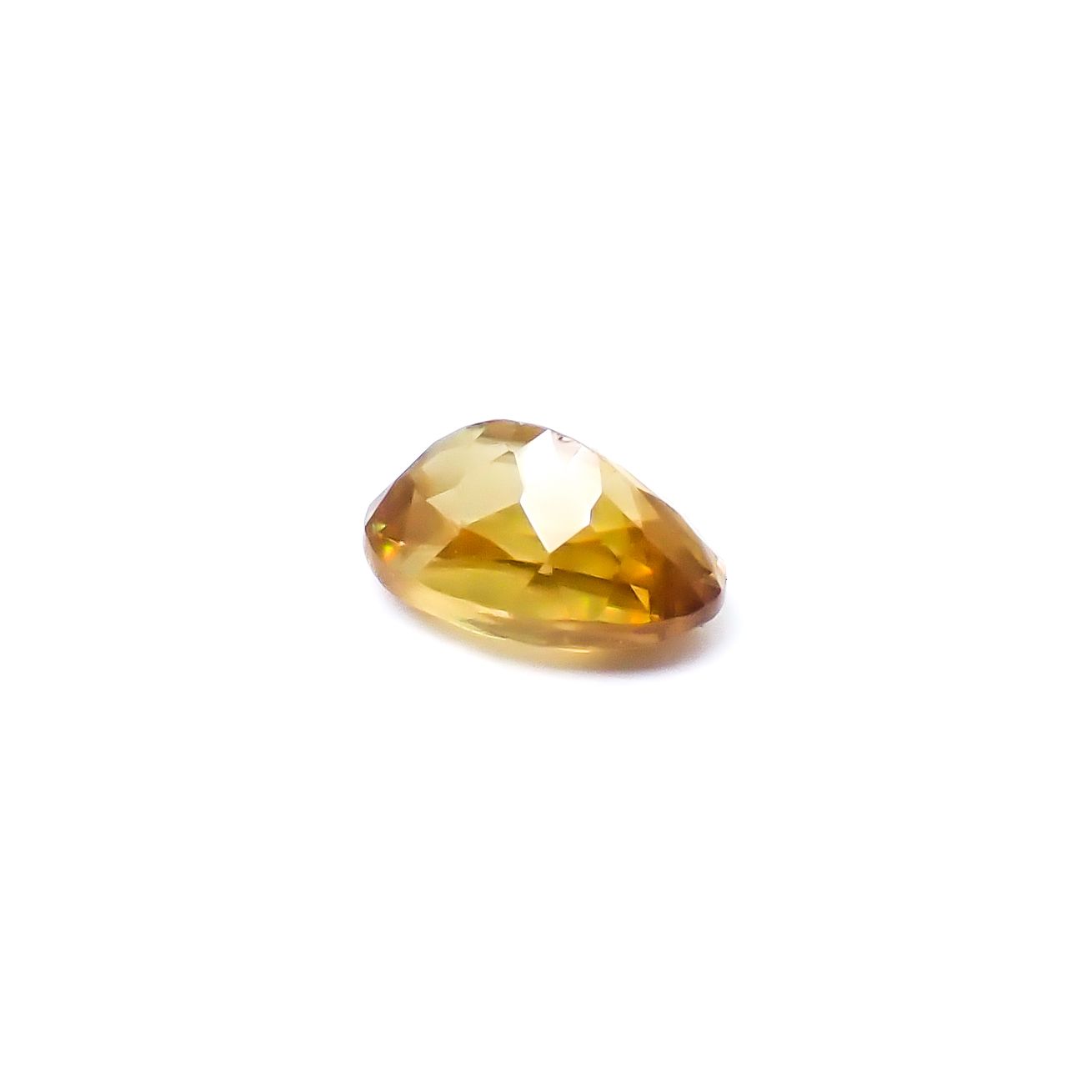 ゴールデンスフェーン(宝石名スフェーン)マダガスカル産 識別済 0.67ct / 6.2x4.1mm前後 [260632356]