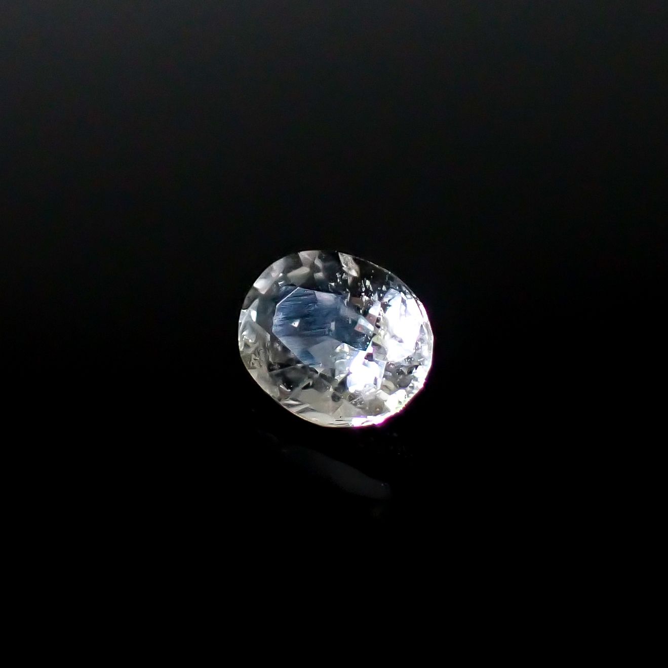 テネブレッセンススキャポライト アフガニスタン産 0.31ct / 5.1x3.9mm前後 [260532256]