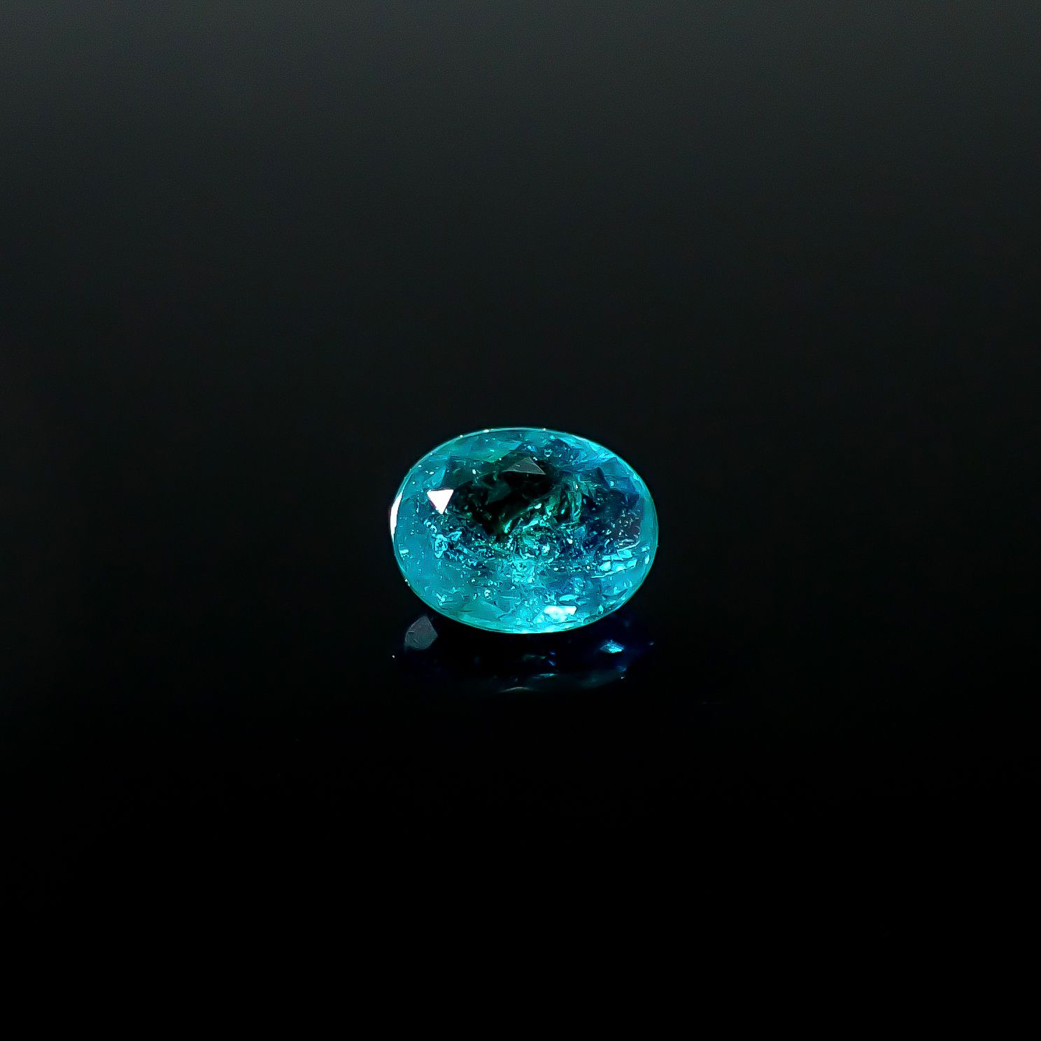 パライバトルマリン ブラジル産 0.25ct / 4.5x3.5mm前後 [251031352]