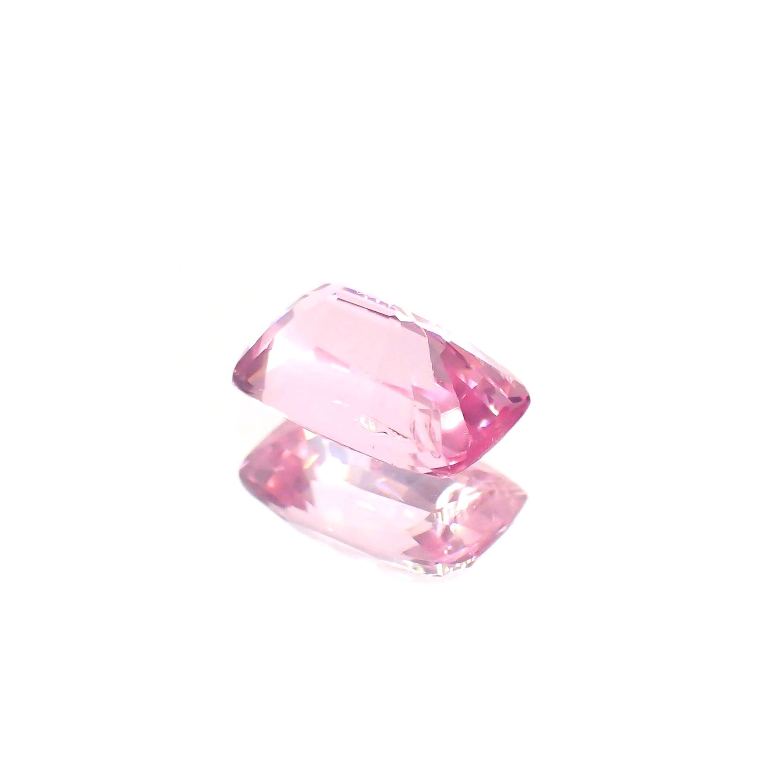 ピンクスピネル(宝石名ピンク・スピネル)タンザニア産 ソ付(彩珠) 1.179ct / 7.5x4.7mm前後 [260222573]