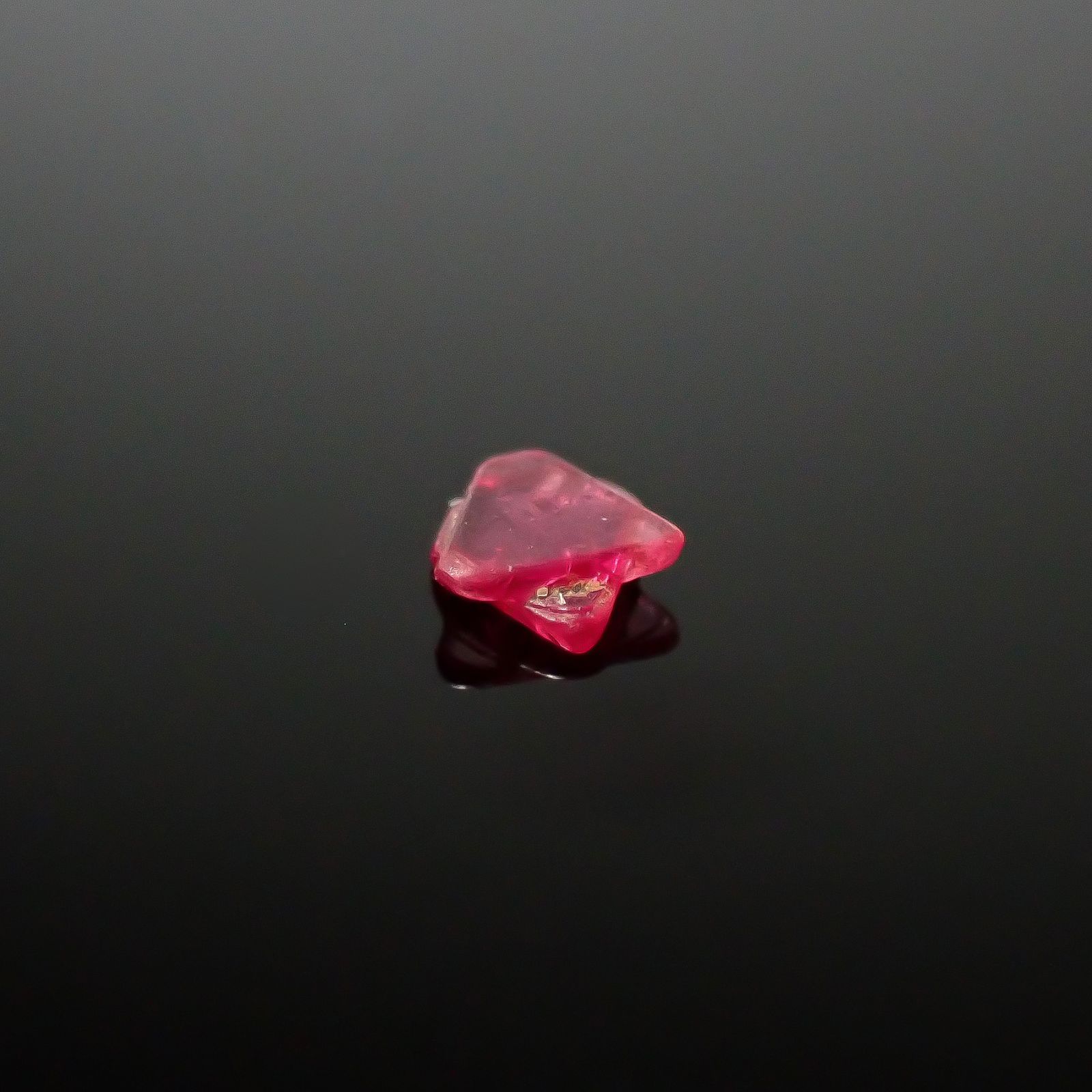 ツインクリスタルスピネル(スピネル式双晶) 原石 ビルマ産 0.035ct[240628429]2.3x2.2mm前後