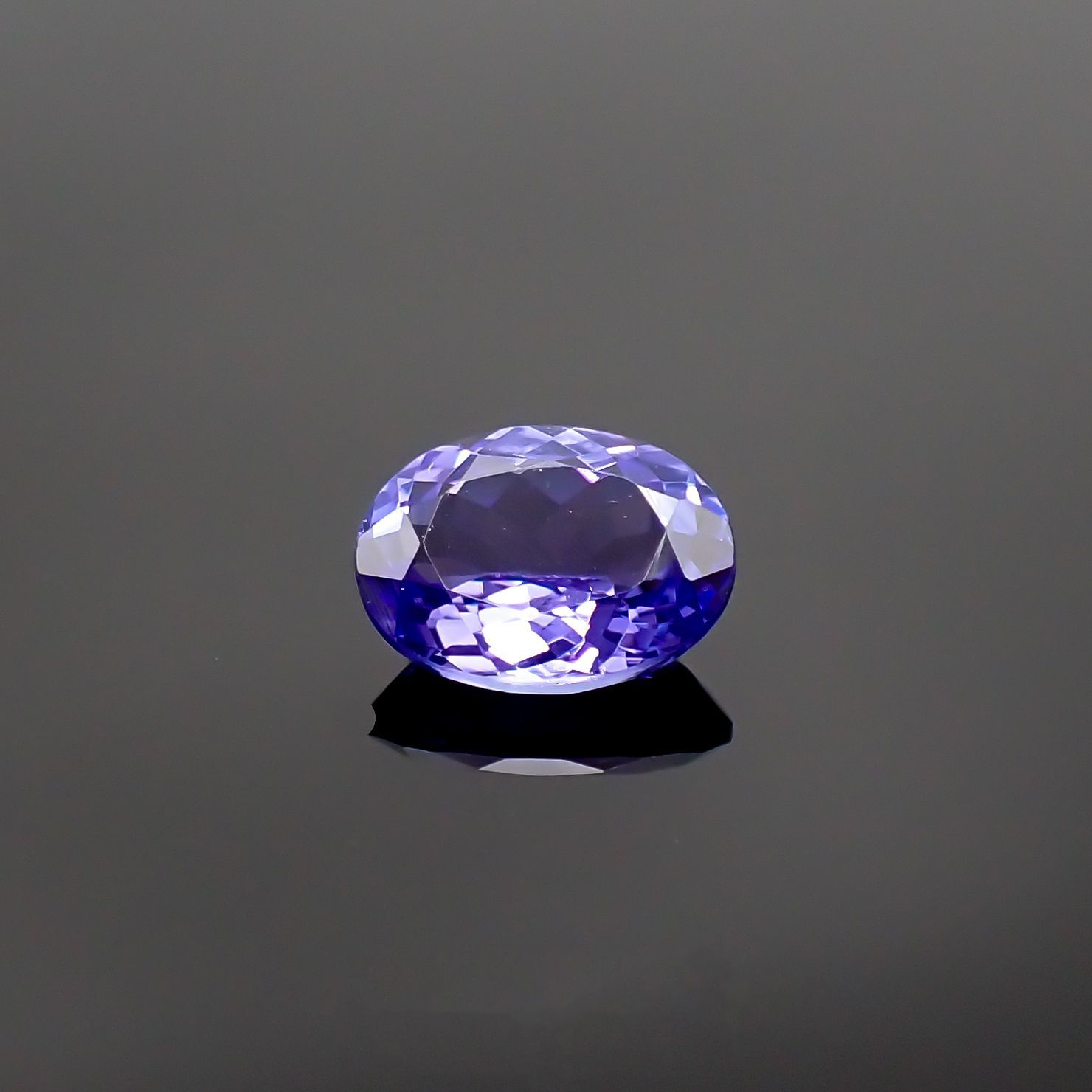 タンザナイト(宝石名タンザナイト) タンザニア産 1.38ct 識別済[210711838]8.1×6.1mm前後