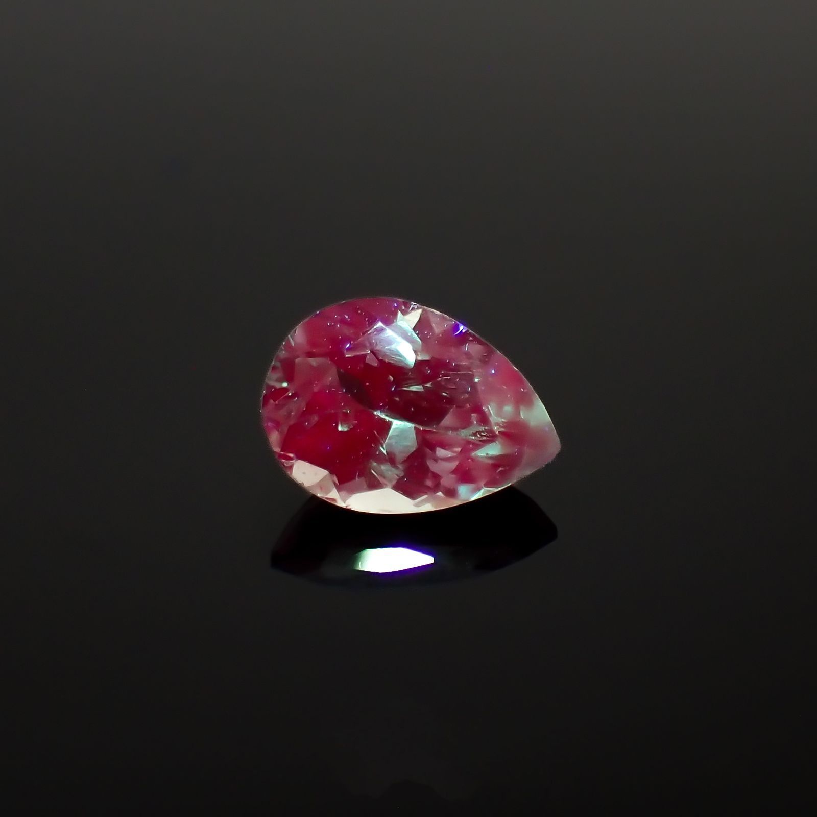 アレキサンドライト(宝石名アレキサンドライト)インド産 0.52ct 識別済[221219406]5.7x4.1mm前後