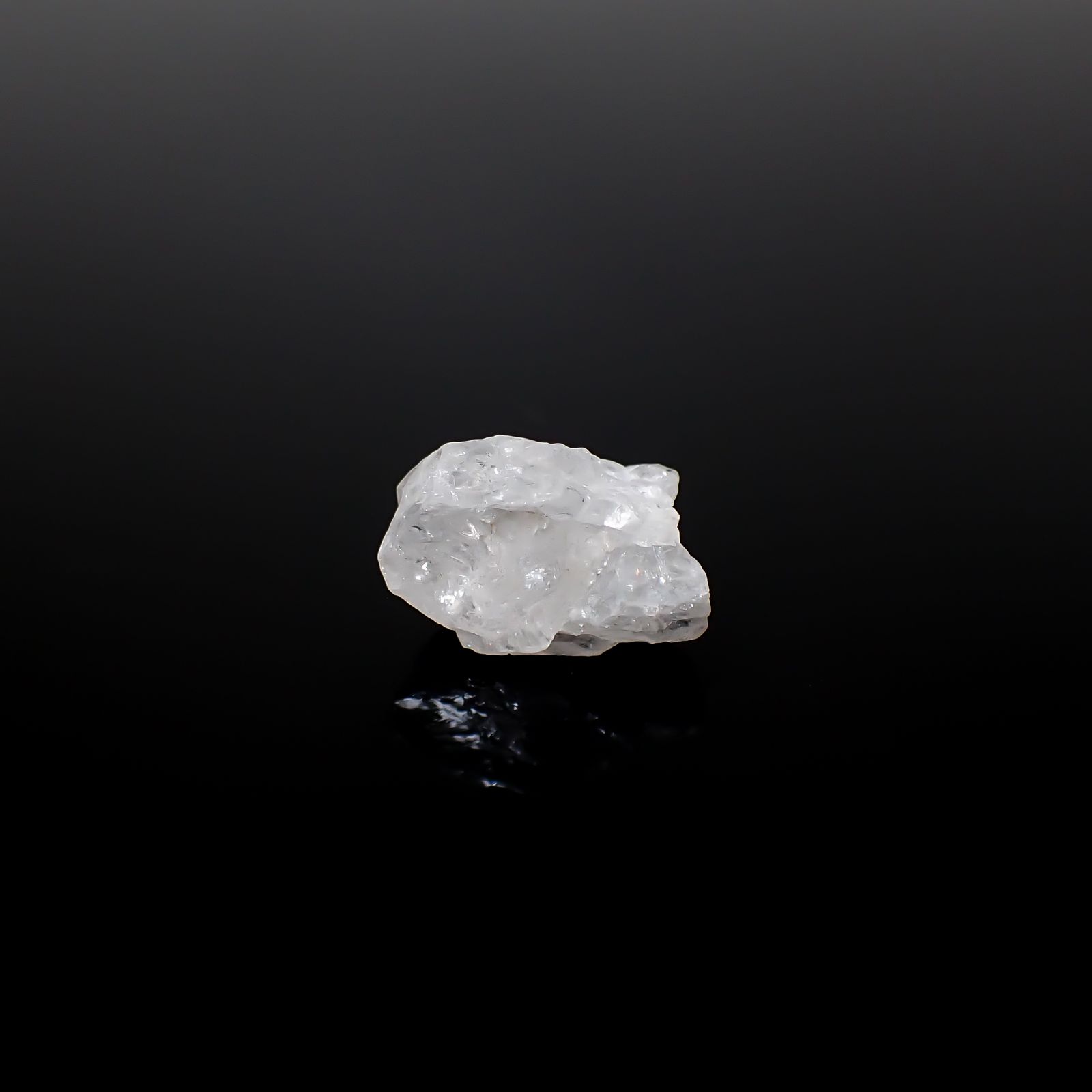 フェナカイト原石 ロシア産 9.88ct / 14.9x12.6mm前後 [260532173]