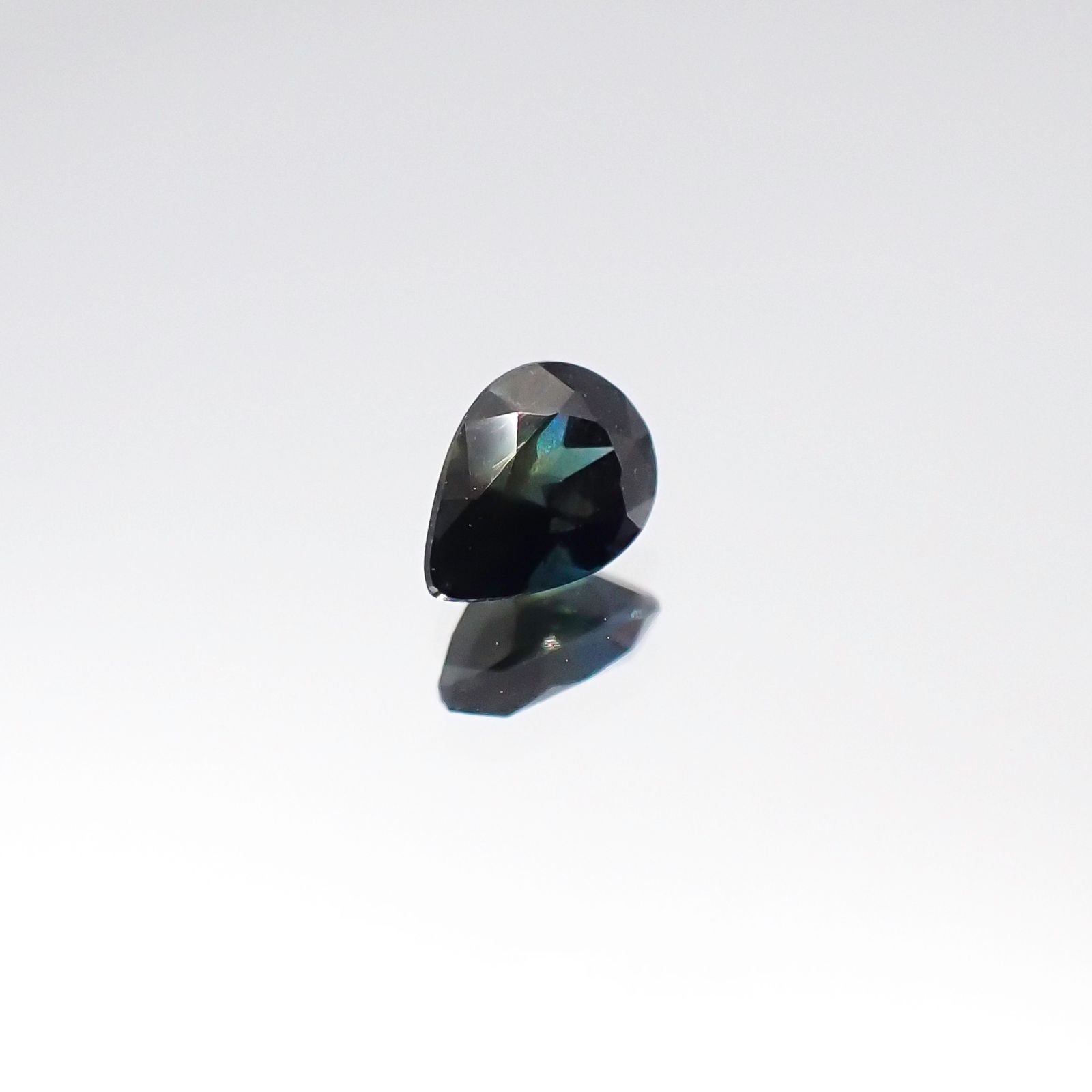 ゴールドシーンサファイア(宝石名シーン・サファイア)ケニア産 0.38ct 識別済[231023800]4.9x3.7mm前後