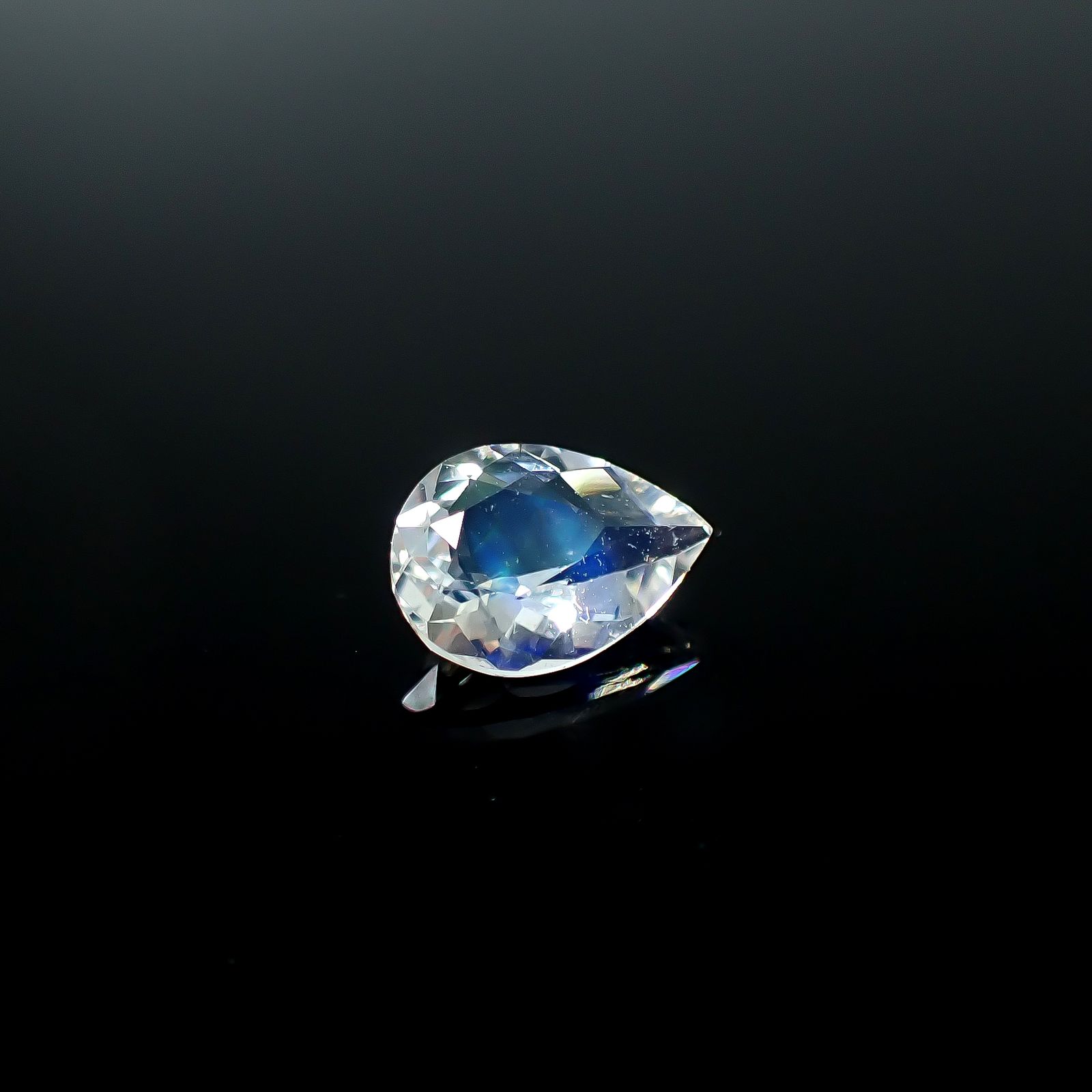 レインボームーンストーン タンザニア産 0.57ct [250730921]7x5.1mm前後