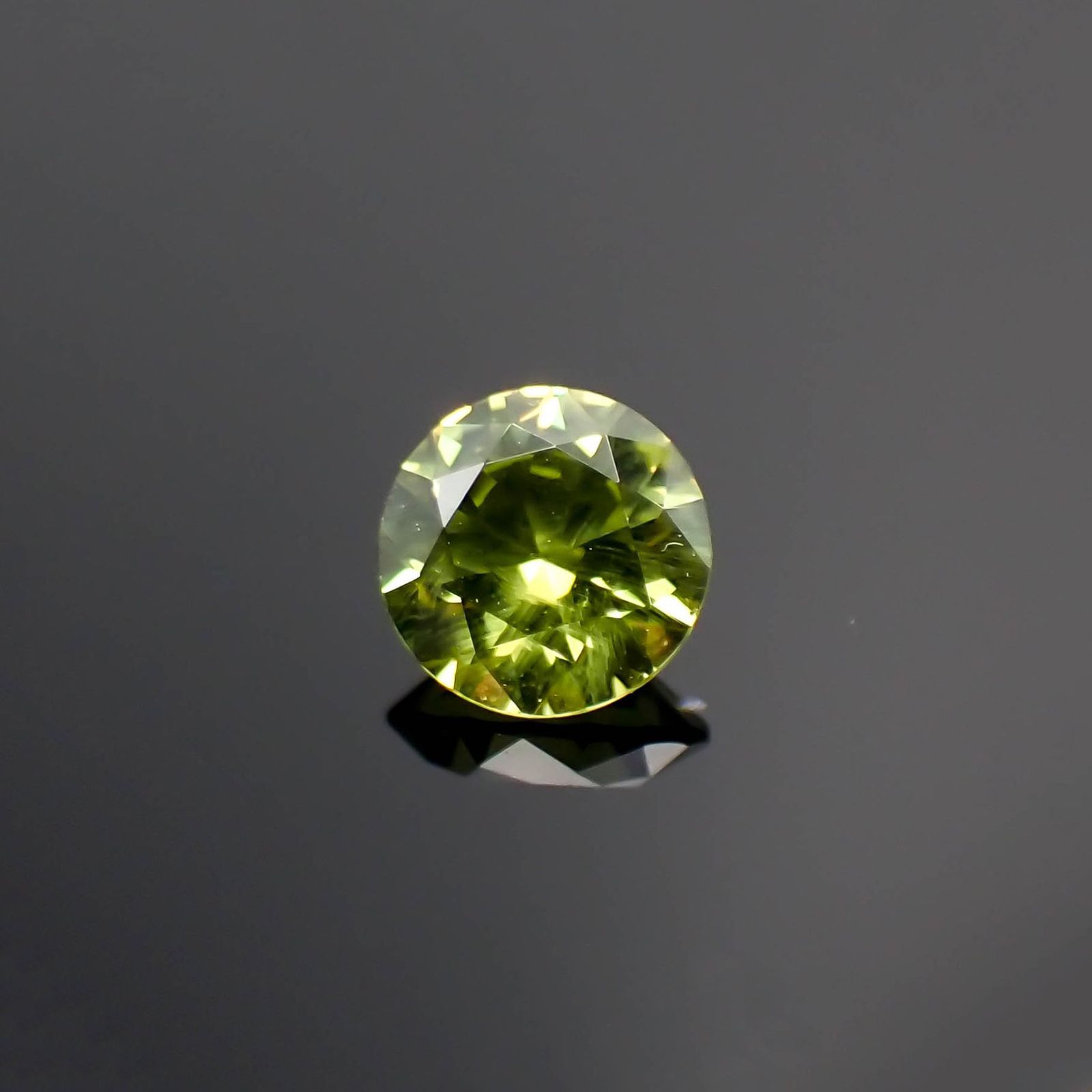 デマントイドガーネット(宝石名デマントイド・ガーネット)ロシア産 0.27ct 識別済[221119171]3.9x3.9mm前後