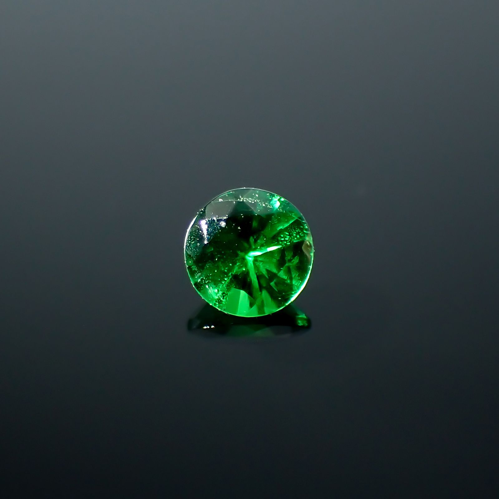 ツァボライト(宝石名グリーン グロッシュラー・ガーネット)タンザニア産 0.11ct 識別済[240226078]3x3mm前後