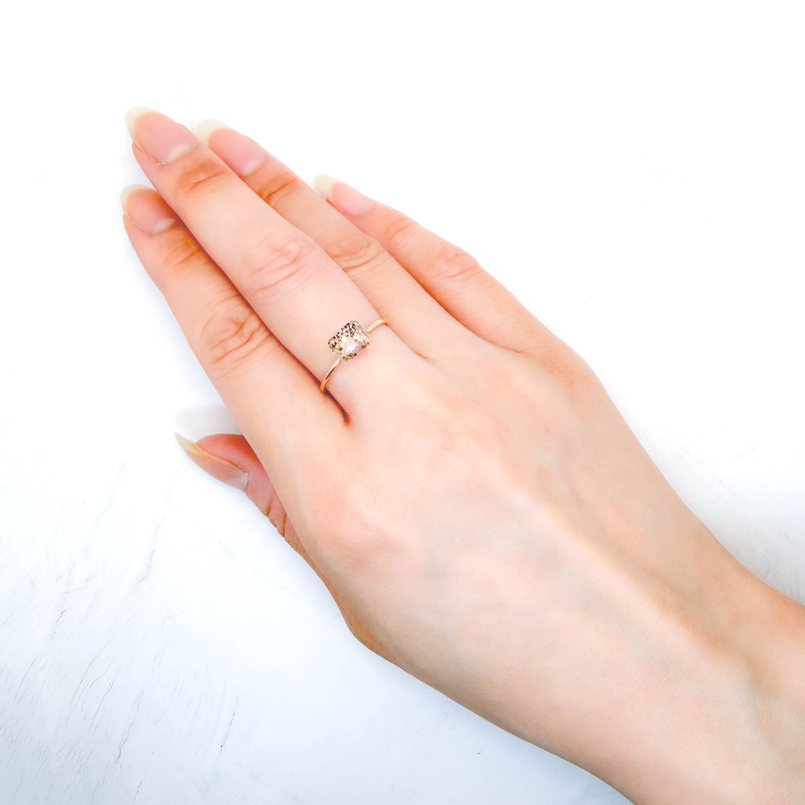 レインボーラティスサンストーン オーストラリア産 0.76ct / 7.1x5.7mm前後 [260632534]