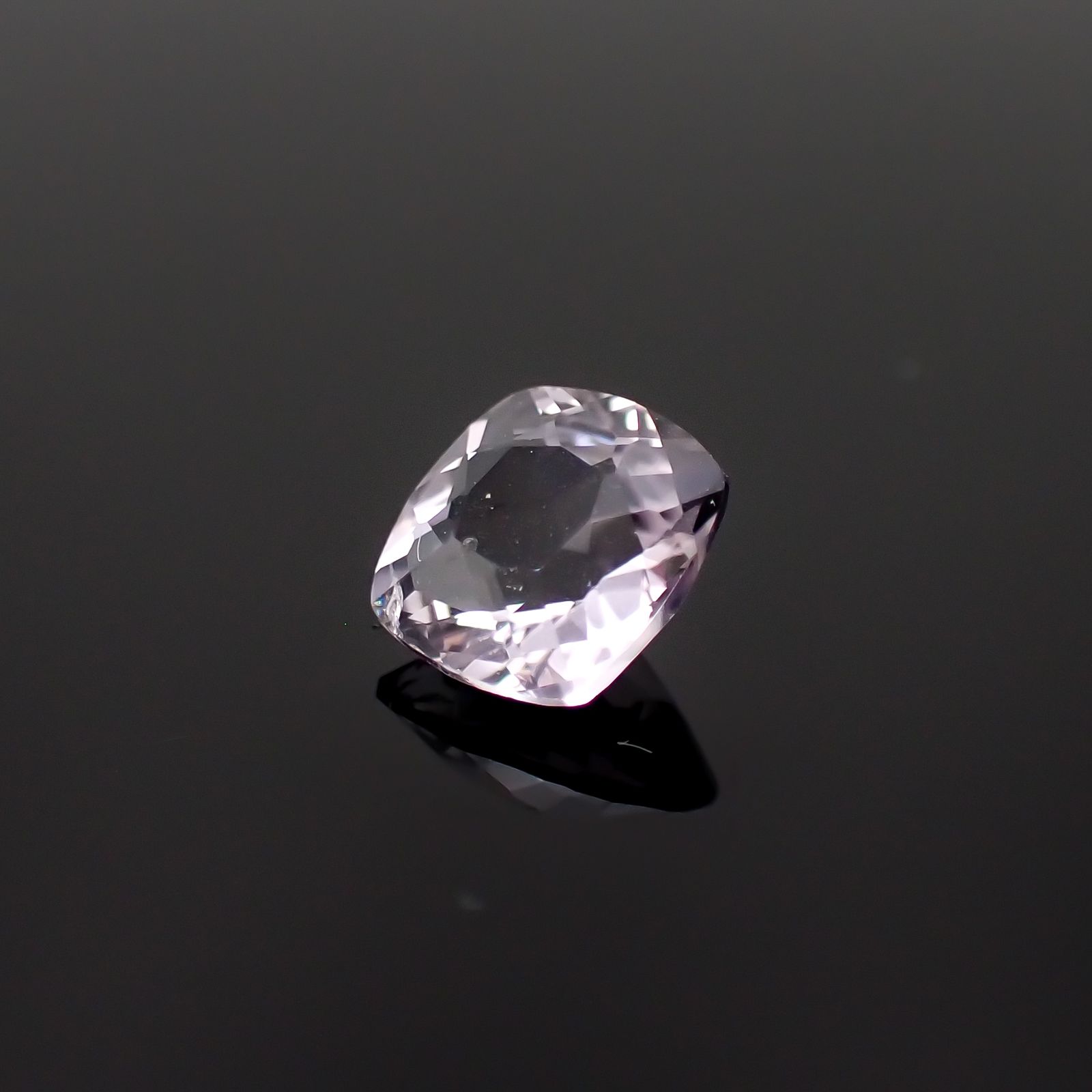 マリアライト フルオレッセンス(宝石名スキャポライト)スリランカ産 0.83ct 識別済[230421676]6.2x6mm前後