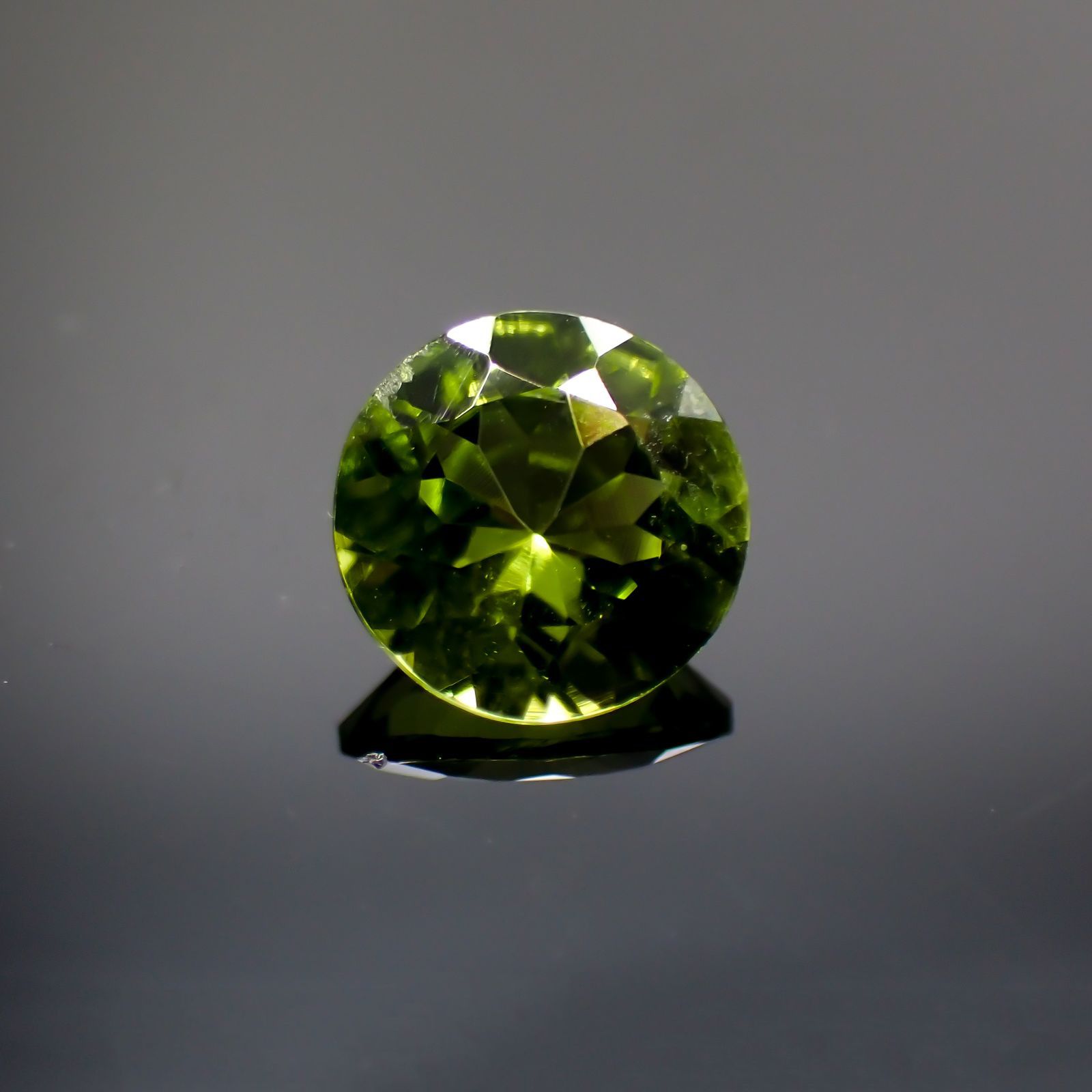 ペリドット(宝石名ペリドット) パキスタン産 1.10ct 識別済[211013090]6.8×6.8mm前後