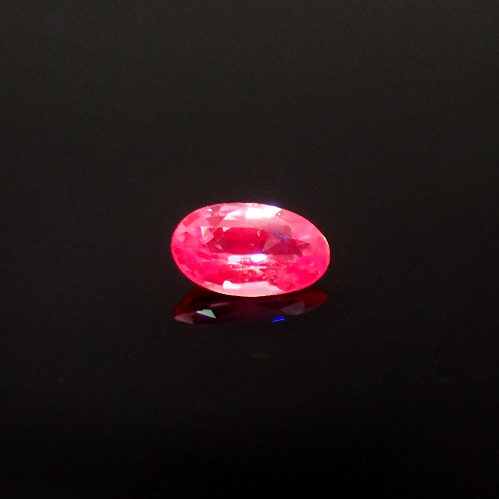 ネオンピンクサファイア スリランカ産 0.23ct[240226306]5x3mm前後