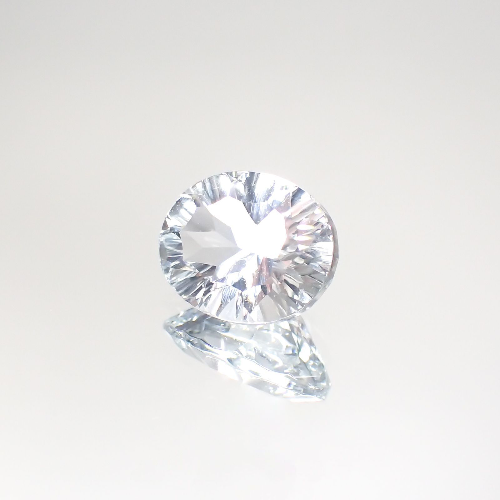 ◇コンケーブカット◇アクアマリン(宝石名アクアマリン) アフリカ産 2.34ct 識別済[211013553]10.2×8.1mm前後