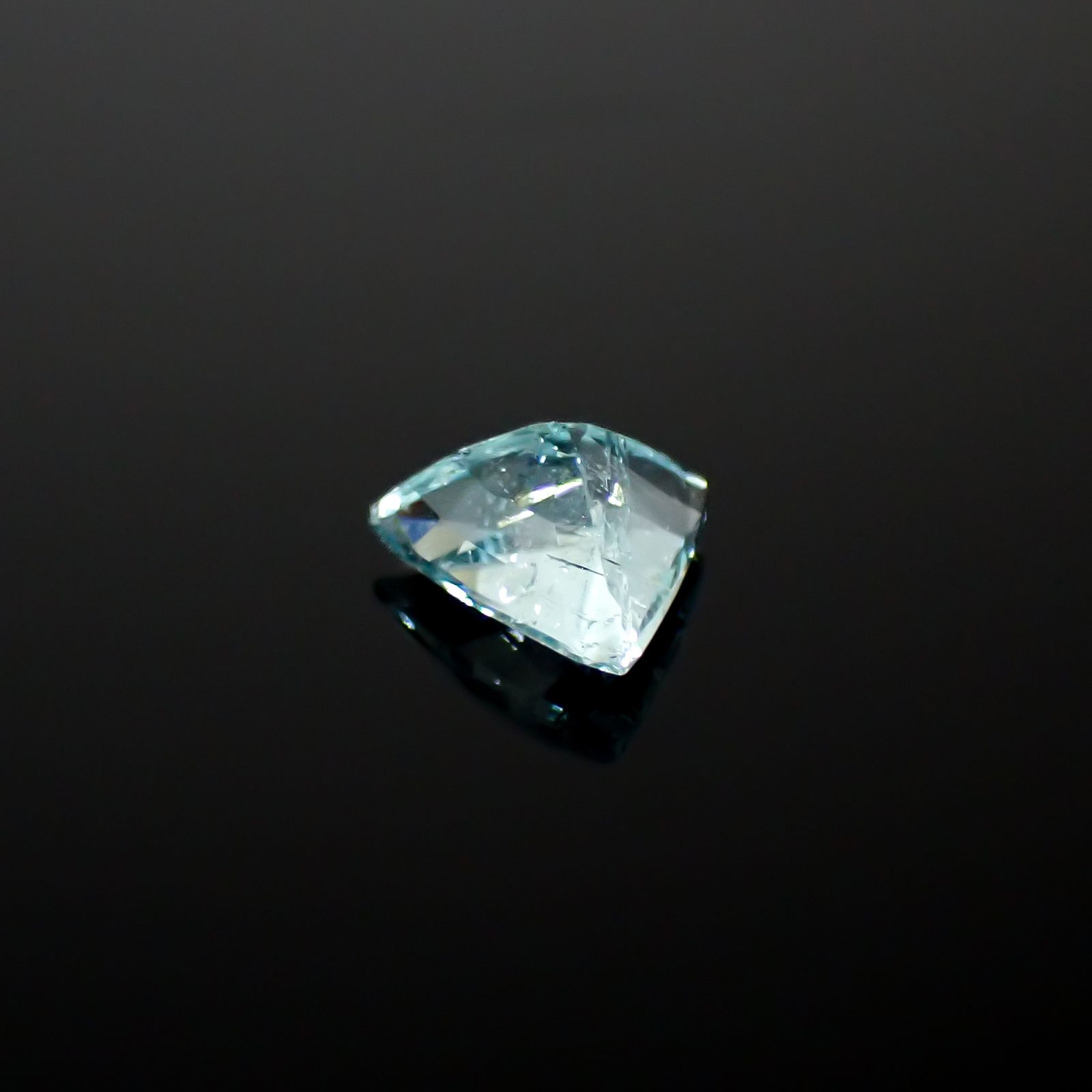 パライバトルマリン モザンビーク産 0.64ct[240928767]5.7x6.7mm前後