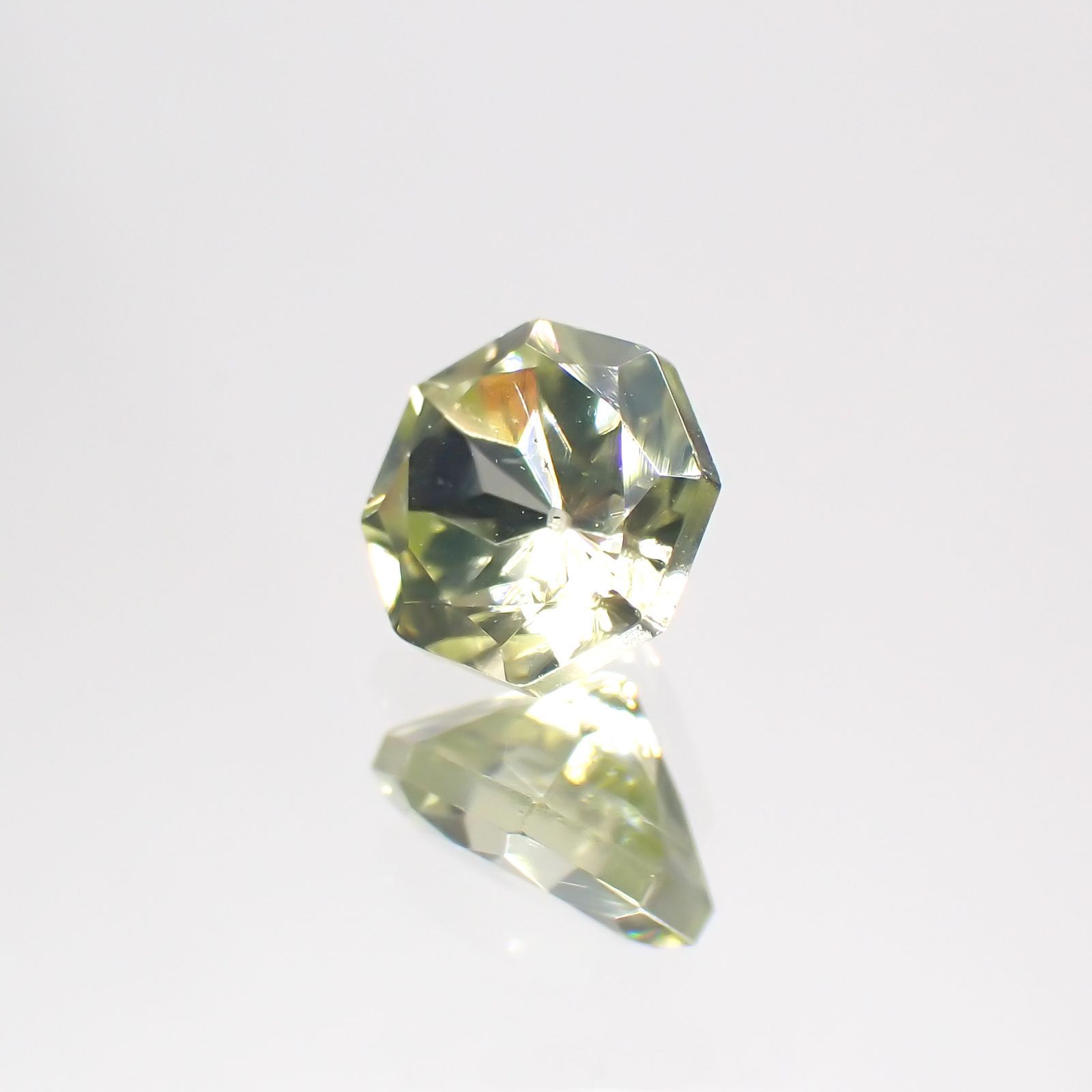 ◇オクタゴンカット◇イエロージルコン(宝石名ジルコン)スリランカ/カンボジア産 0.89ct 識別済[220113984]5.2x5mm前後