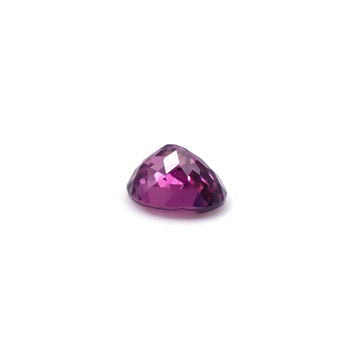 グレープガーネット(宝石名ガーネット)ブラジル産 識別済 0.55ct / 5.3x4.2mm前後 [250931145]