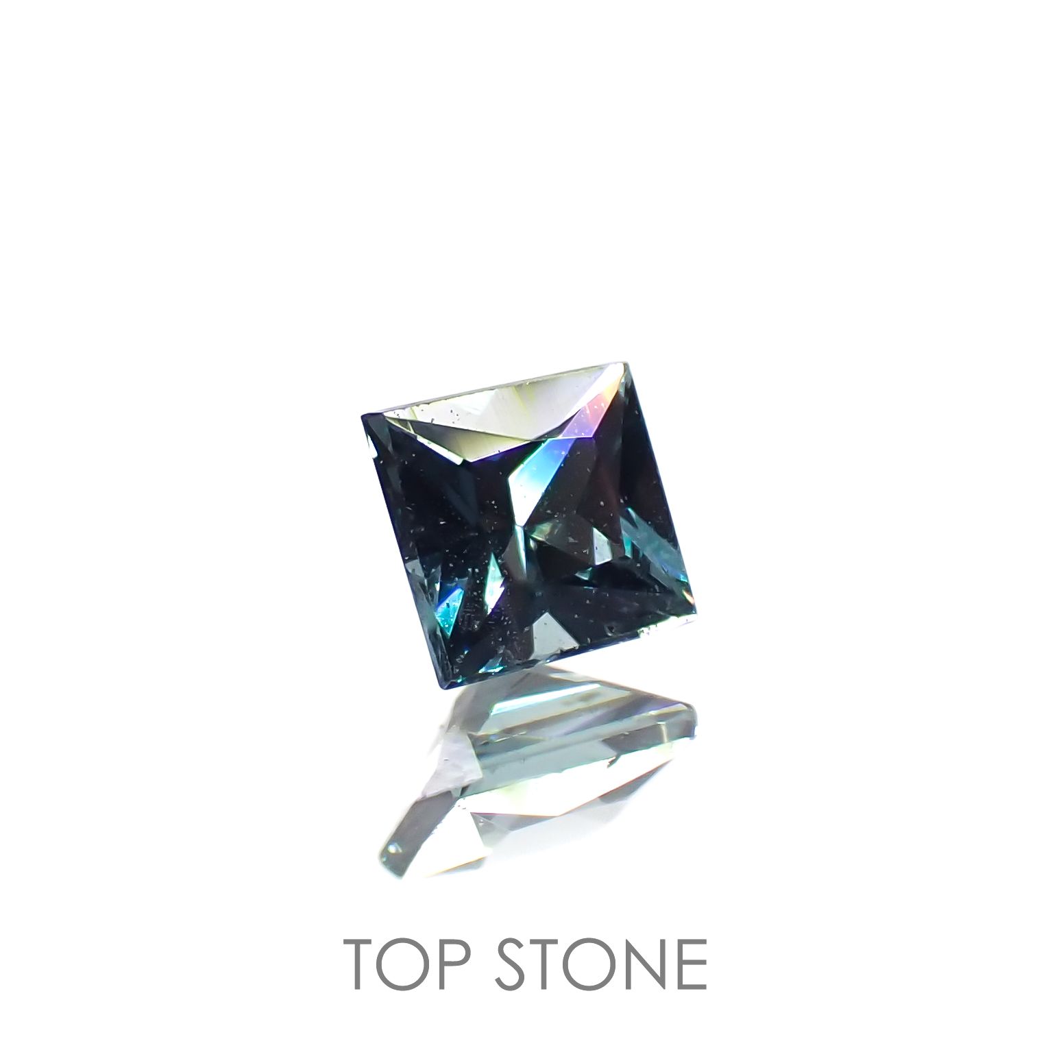 ◇プリンセスカット◇カラーチェンジガーネット アレキタイプ(宝石名ガーネット)マダガスカル・ベキリー産 0.17ct 識別済[221219614]2.8x2.8mm前後