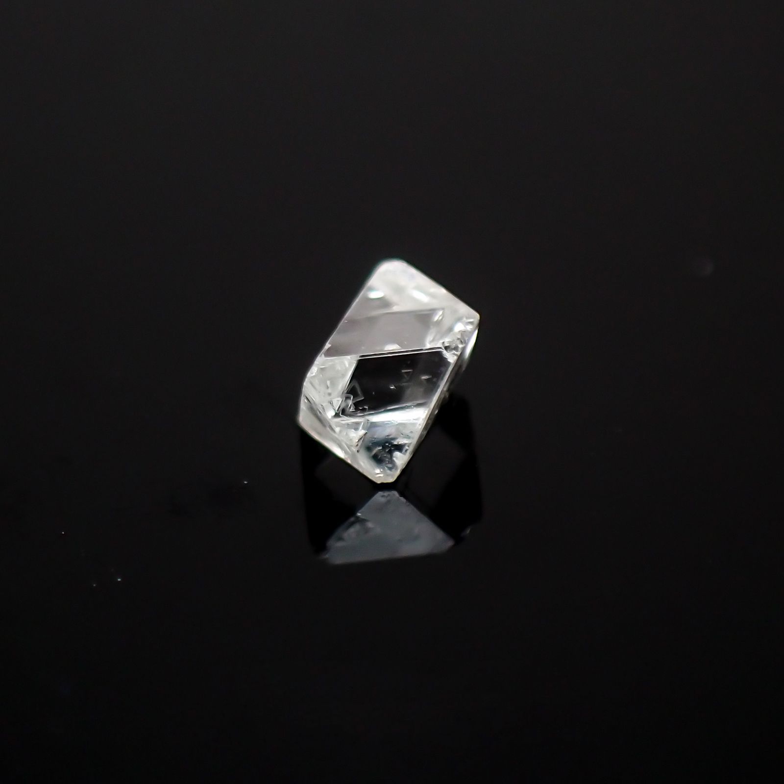 ソーヤブルダイヤモンド 原石 ロシア産 ルース 0.078ct[210410546]2.5×2.9mm前後