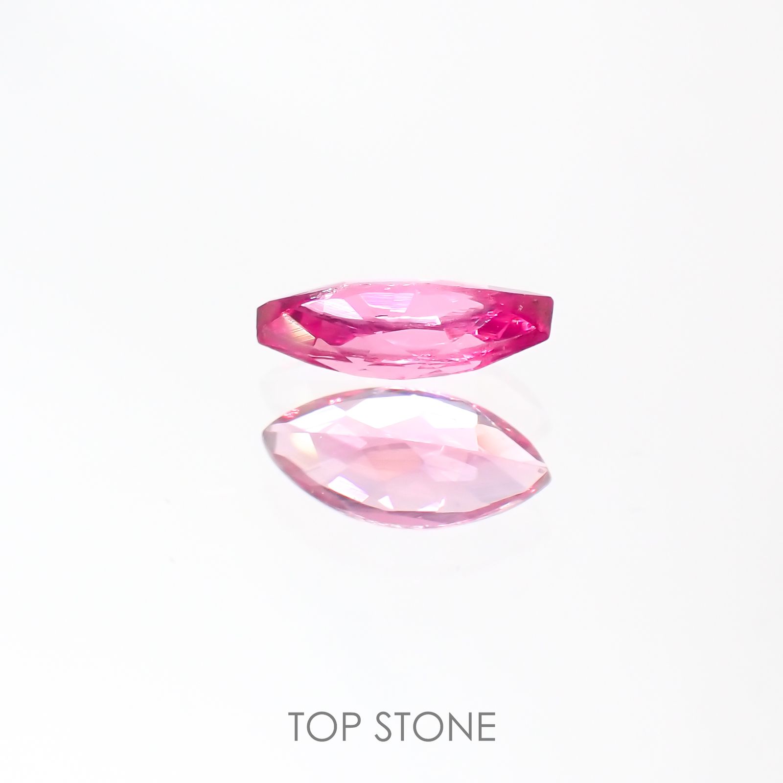 ホットピンクスピネル(宝石名ピンク・スピネル)タンザニア産 0.38ct 識別済[220113913]7.1x3.4mm前後