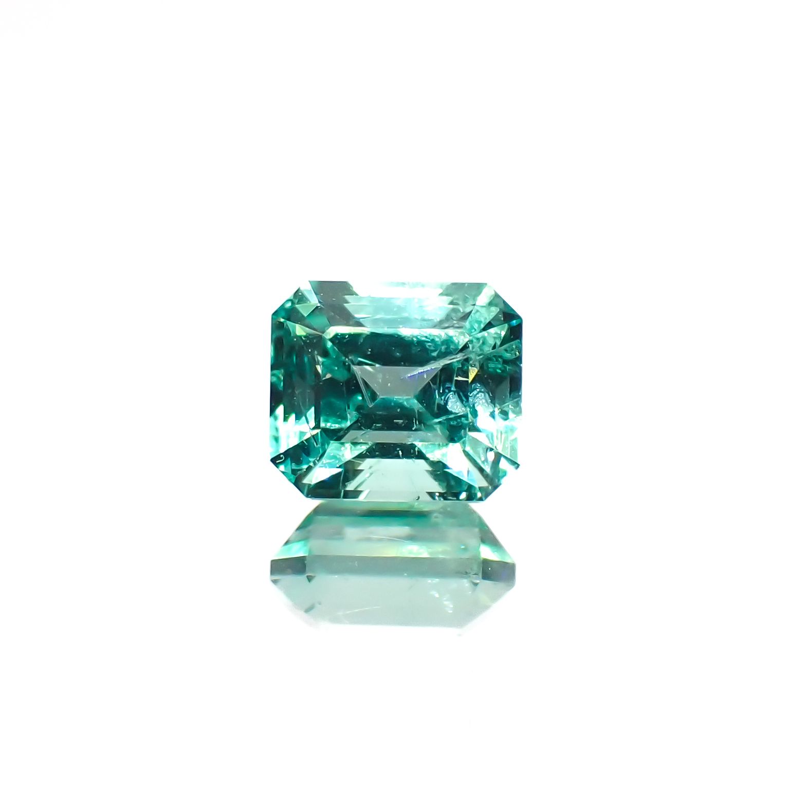 ノンオイル エメラルド ロシア産 0.38ct[230421689]4.4x3.8mm前後