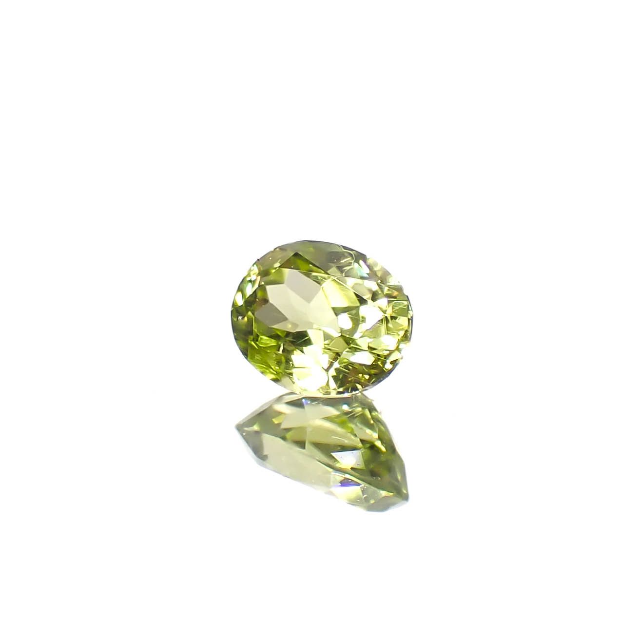 パラサイティックペリドット 採取地：インドネシア・ジェパラ 0.29ct [250730745]4.5x3.5mm前後