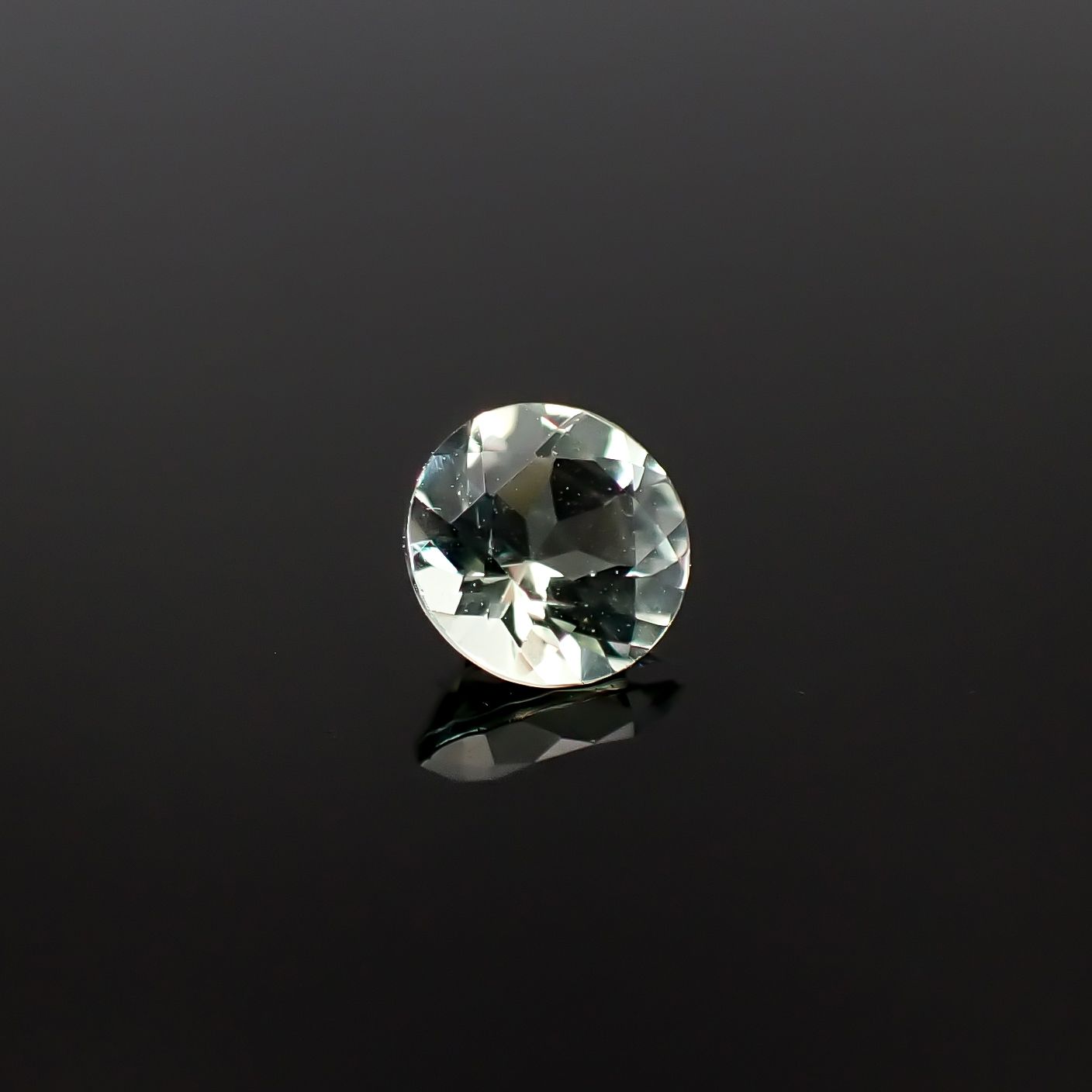 モンテブラサイト(宝石名モンテブラサイト)マダガスカル産 0.45ct 識別済[241229659]5x5mm前後