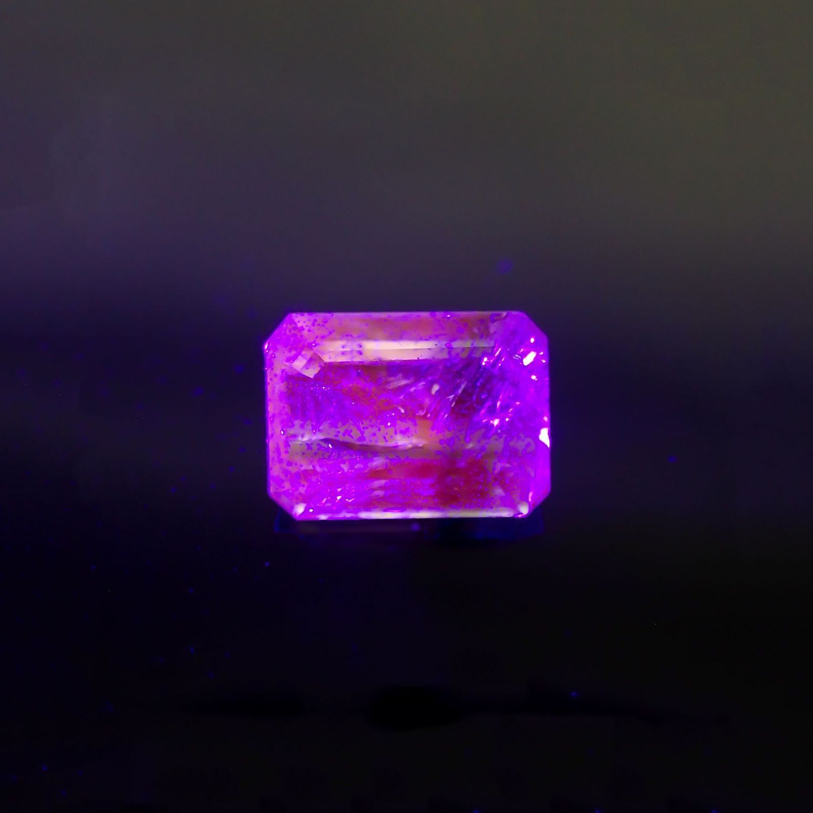 バイカラーツァボライト(宝石名グリーン グロッシュラー・ガーネット)タンザニア産 識別済 1.50ct / 7.5x5.5mm前後 [231124262]