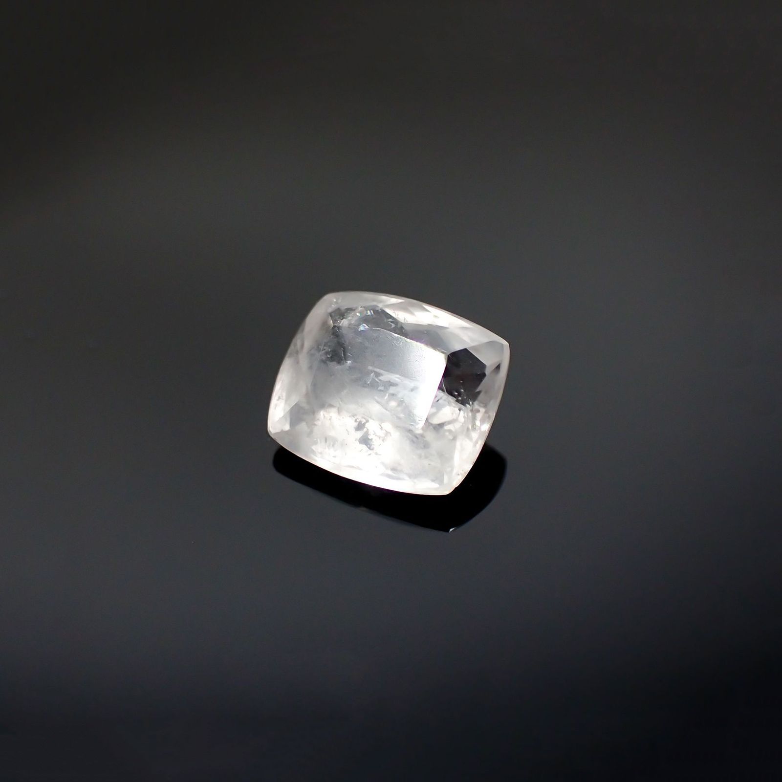 ユークレース(宝石名ユークレース)ブラジル産 1.181ct ソ付(彩珠)[230522045]7.2x6.2mm前後