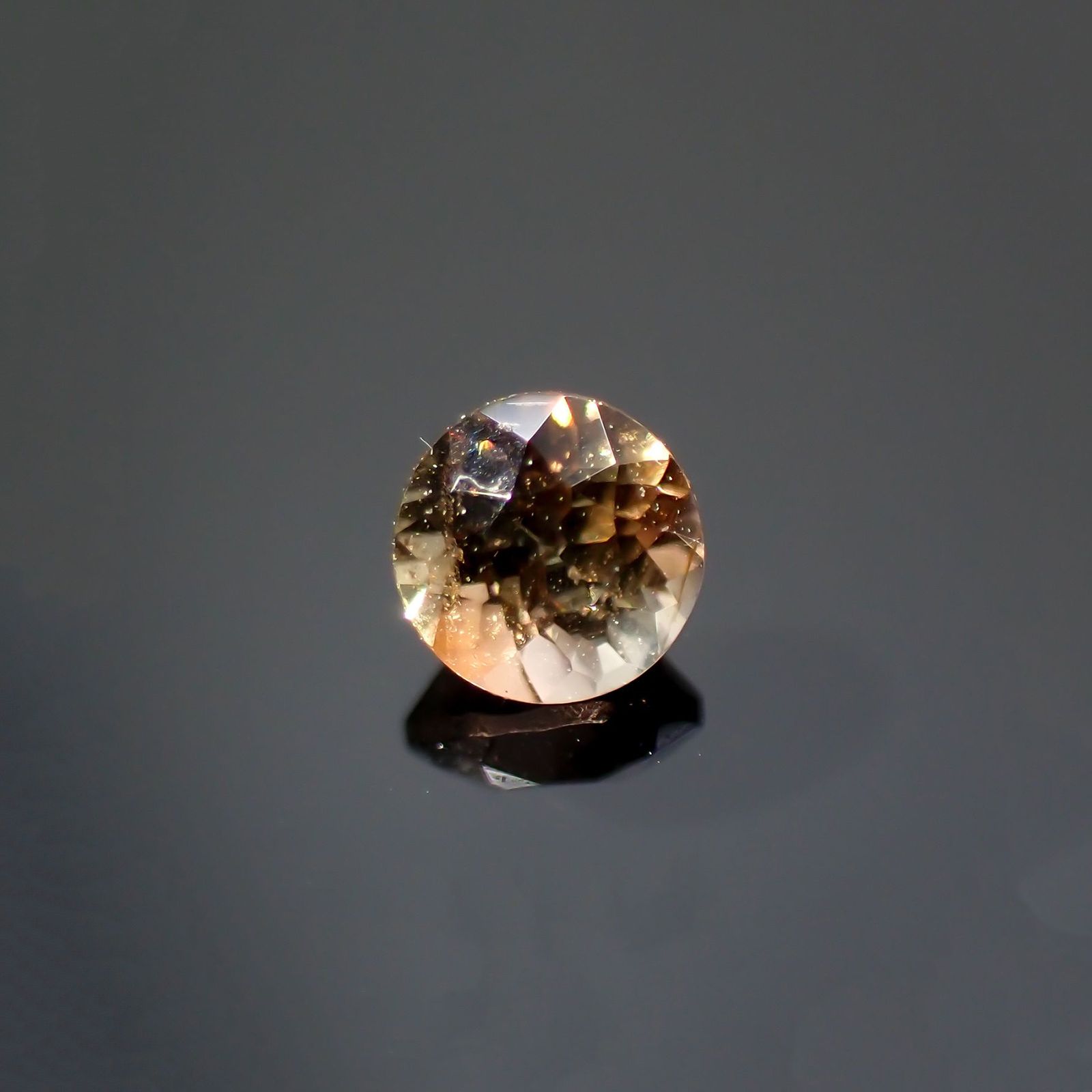 アンダリュサイト(宝石名アンダリュサイト)スリランカ/モザンビーク産 0.14ct 識別済[220114421]2.9x2.9mm前後