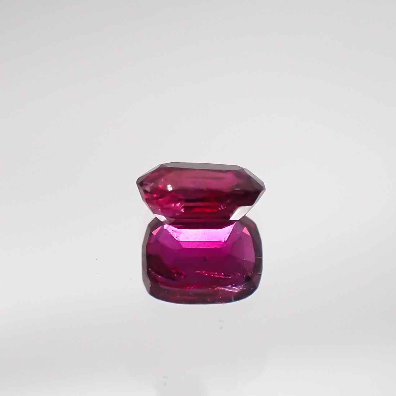 ルビー 非加熱(宝石名ルビー) マダガスカル産 0.45ct 識別済[210711737]4.8×3.7mm前後