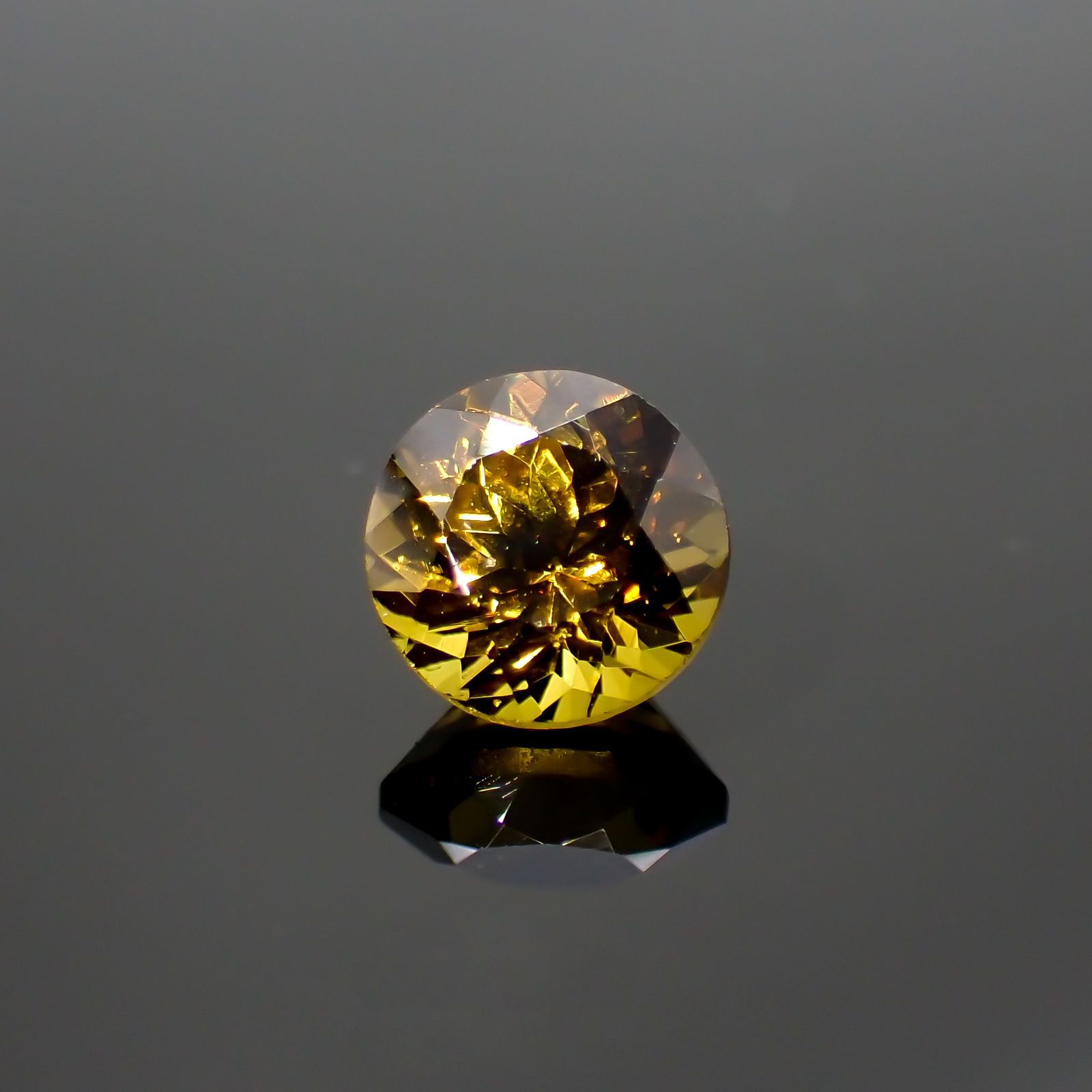 グロッシュラーアンドラダイトガーネット(宝石名グロッシュラー/アンドラダイト・ガーネット)ナミビア産 1.80ct 識別済[220114303]7x7mm前後