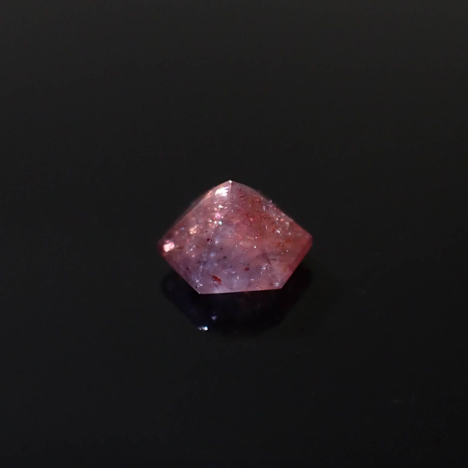 ◇ヘキサゴンカット◇ブラッドショットアイオライト インド産 0.94ct[230320939]6.1x6mm前後