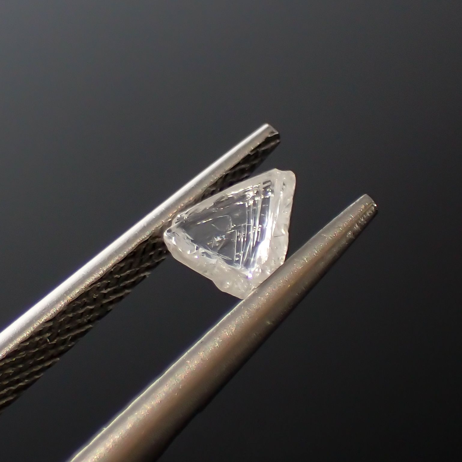 マクルダイヤモンド(宝石名ダイアモンド)カナダ産 原石 0.45ct 識別済[220115339]5.2x4.5mm前後