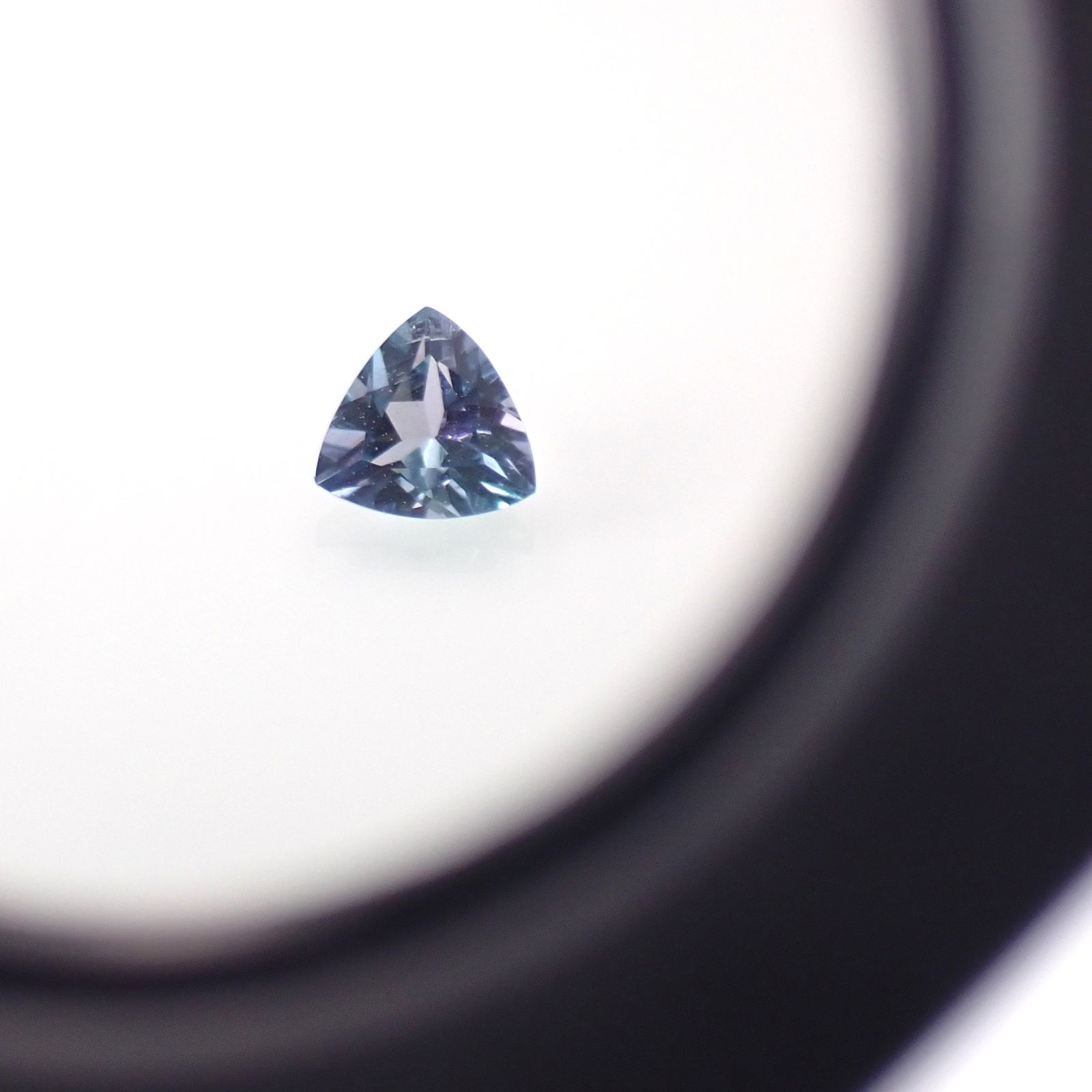 ブルーコーネルピン タンザニア産 0.23ct[231224497]4x4mm前後