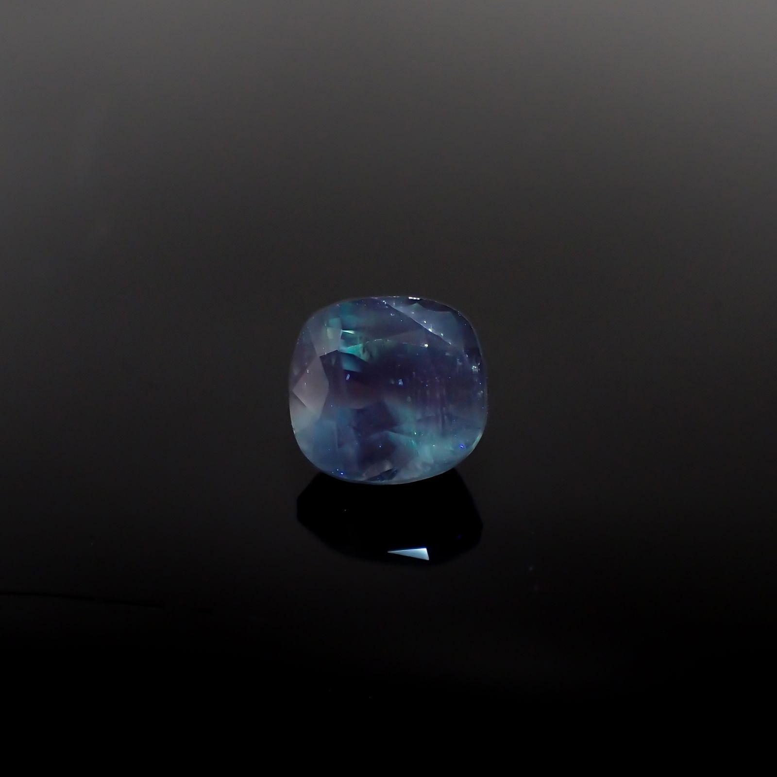 アパタイト キャッツアイ フルオレッセンス ジンバブエ産 3.07ct[240527583]8.4x7.9mm前後