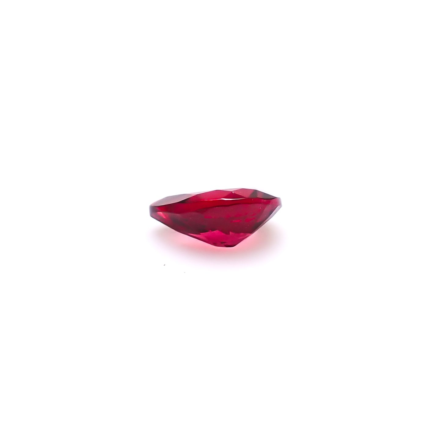 レッドスピネル(宝石名レッド・スピネル)タンザニア産 識別済 0.30ct / 5.1x3.9mm前後 [260732565]