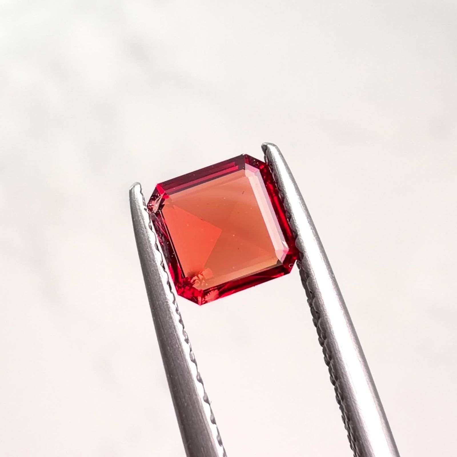 ユーディアライト ロシア産 0.56ct / 5.3x5.3mm前後 [230421432] | TOP