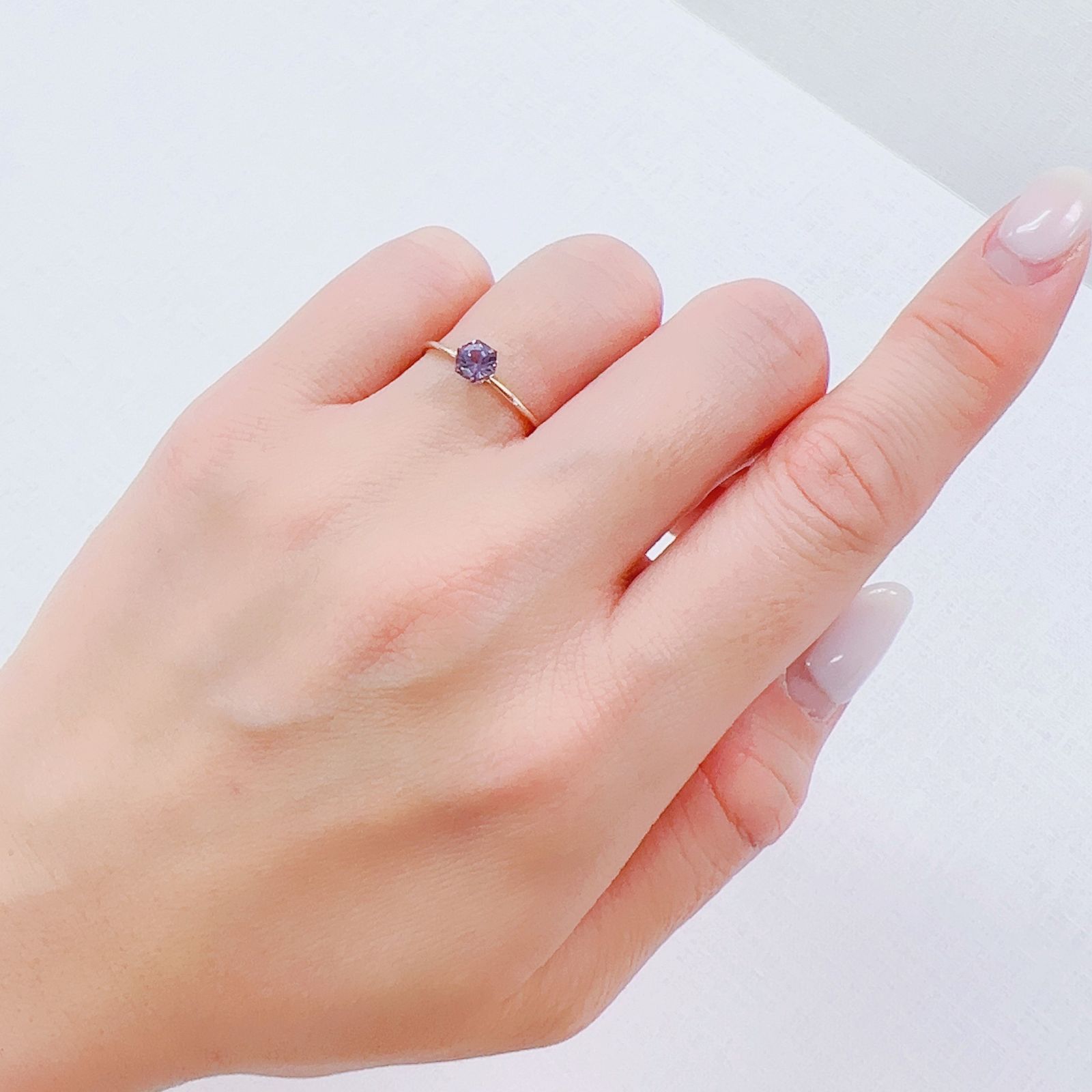 ◇ヘキサゴンカット◇パープルスピネル(宝石名スピネル)ビルマ/マダガスカル産 0.44ct 識別済[230220644]4.3x4.2mm前後