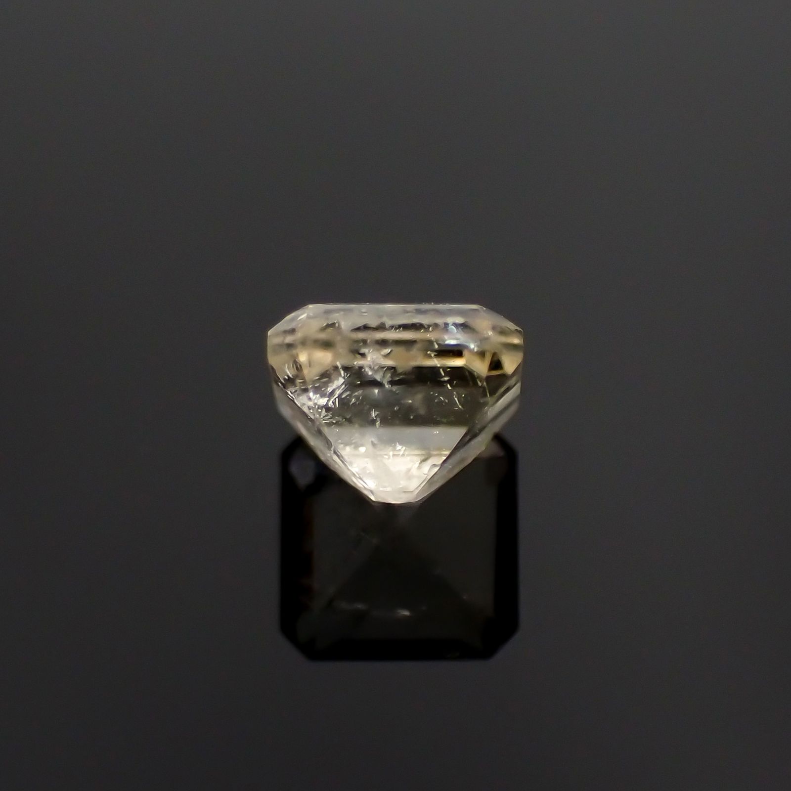メライト(宝石名メライト)ハンガリー/ドイツ産 0.248ct ソ付(日独)[230823294]4.27x4.25mm前後