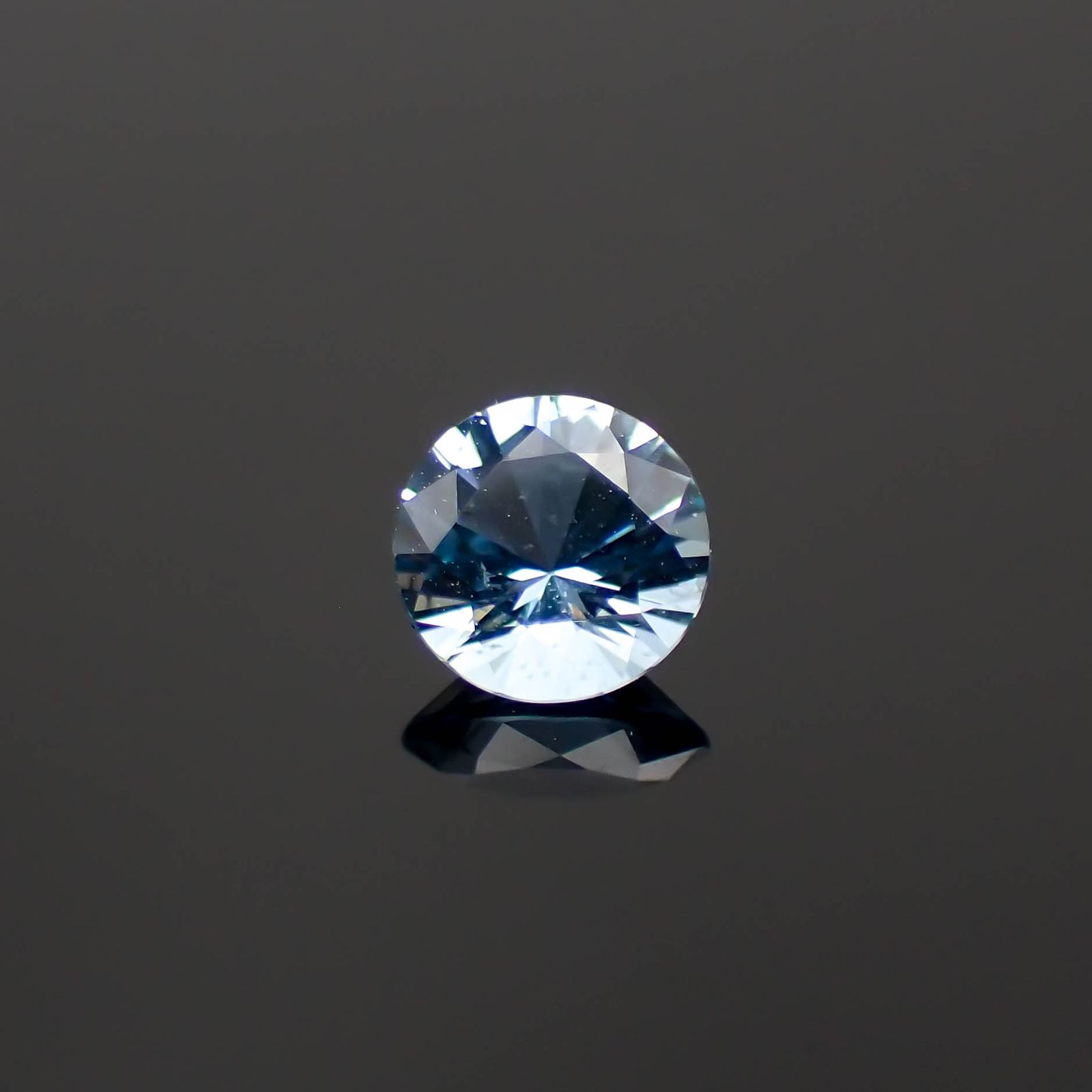 アクアマリン(宝石名アクアマリン)モザンビーク産 0.30ct 識別済[230421761]4.6x4.6mm前後