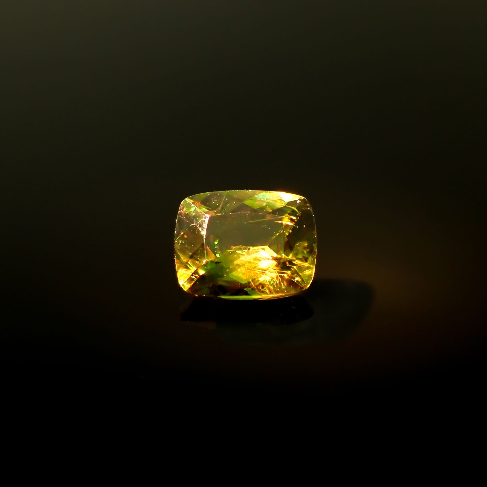カラーチェンジスフェーン パキスタン産 1.10ct[231224766]7x5.6mm前後