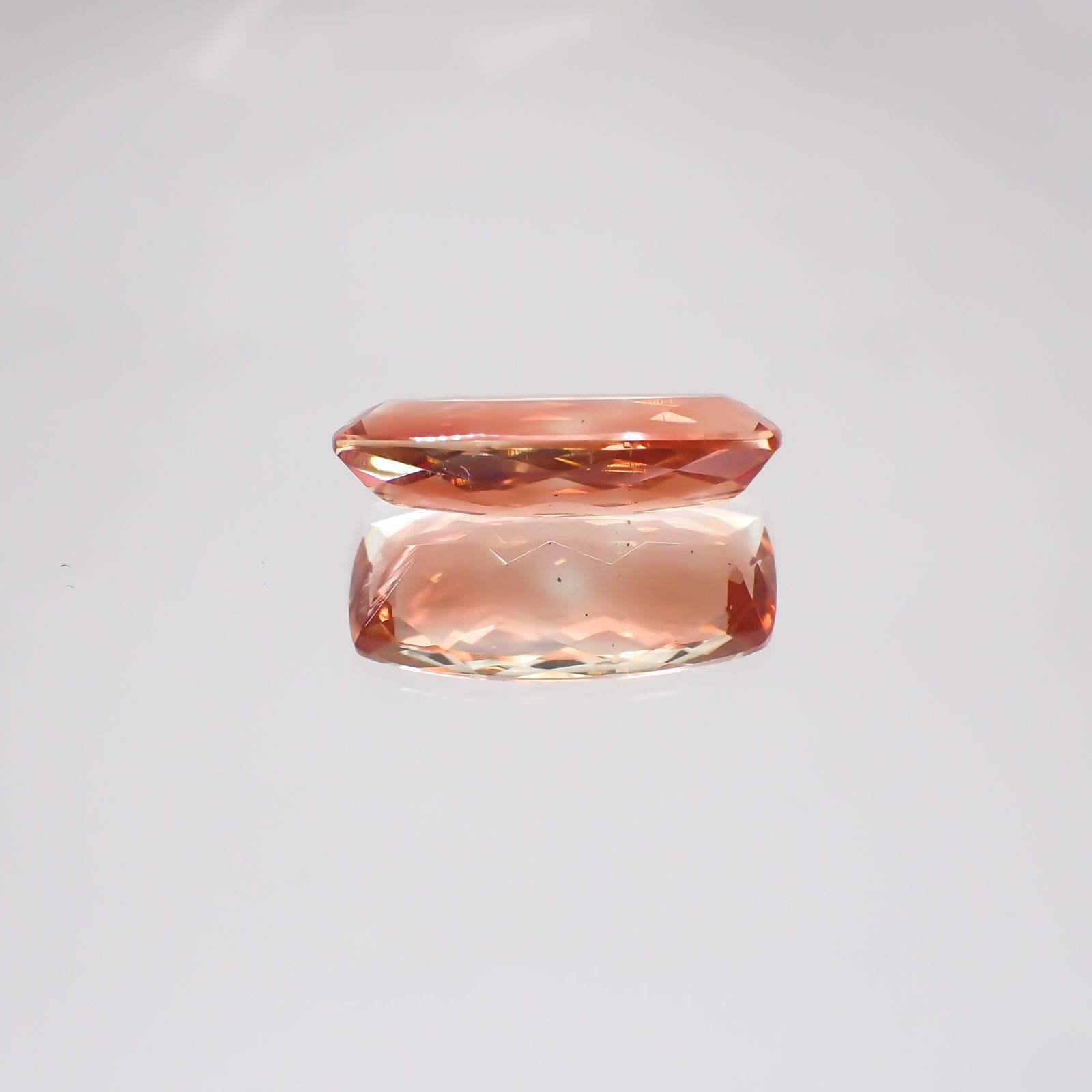 オレゴンサンストーン(宝石名ラブラドライト・サンストーン)アメリカ・オレゴン州産 4.416ct ソ付(彩珠)[230622268]16.4x8.3mm前後