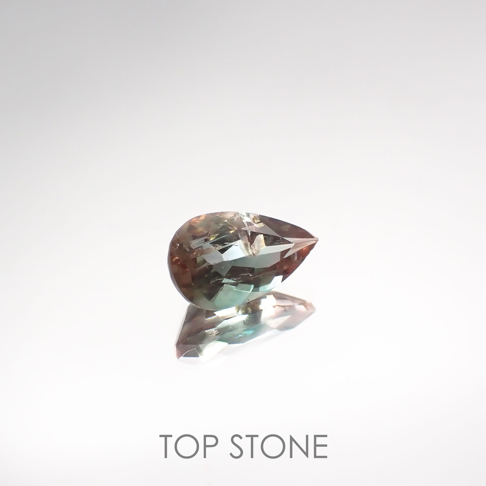 バイカラーオレゴンサンストーン アメリカ産 ルース 0.7ct[210711954]7.8×4.7mm前後