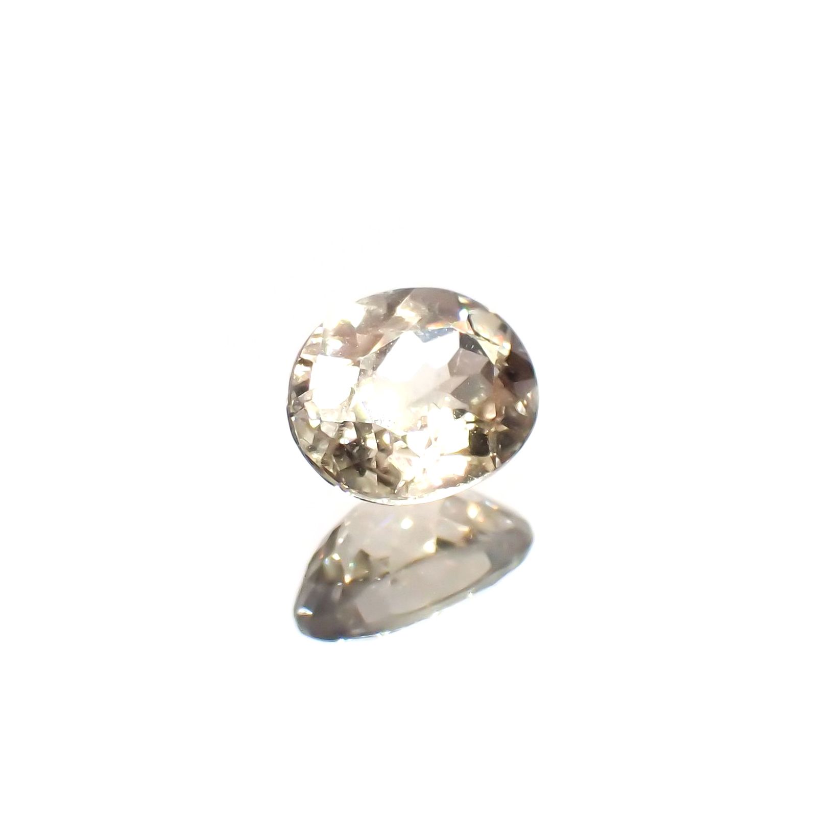 ダイアスポア(宝石名ダイアスポア)トルコ産 識別済 0.72ct / 6.3x5.1mm前後 [251116029]