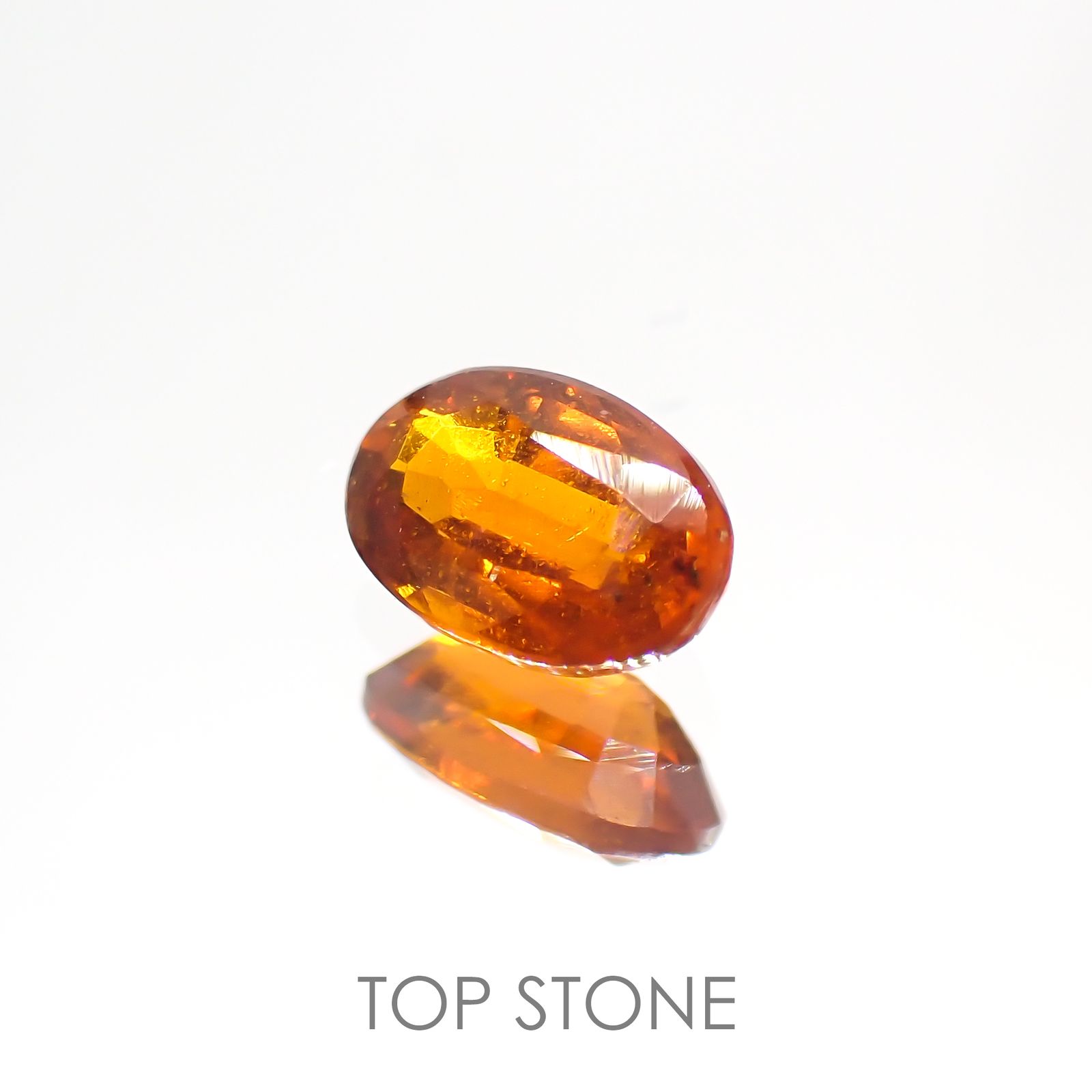 オレンジカイヤナイト(宝石名カイヤナイト) タンザニア産 0.56ct 識別済[210310585]6.1×4mm前後