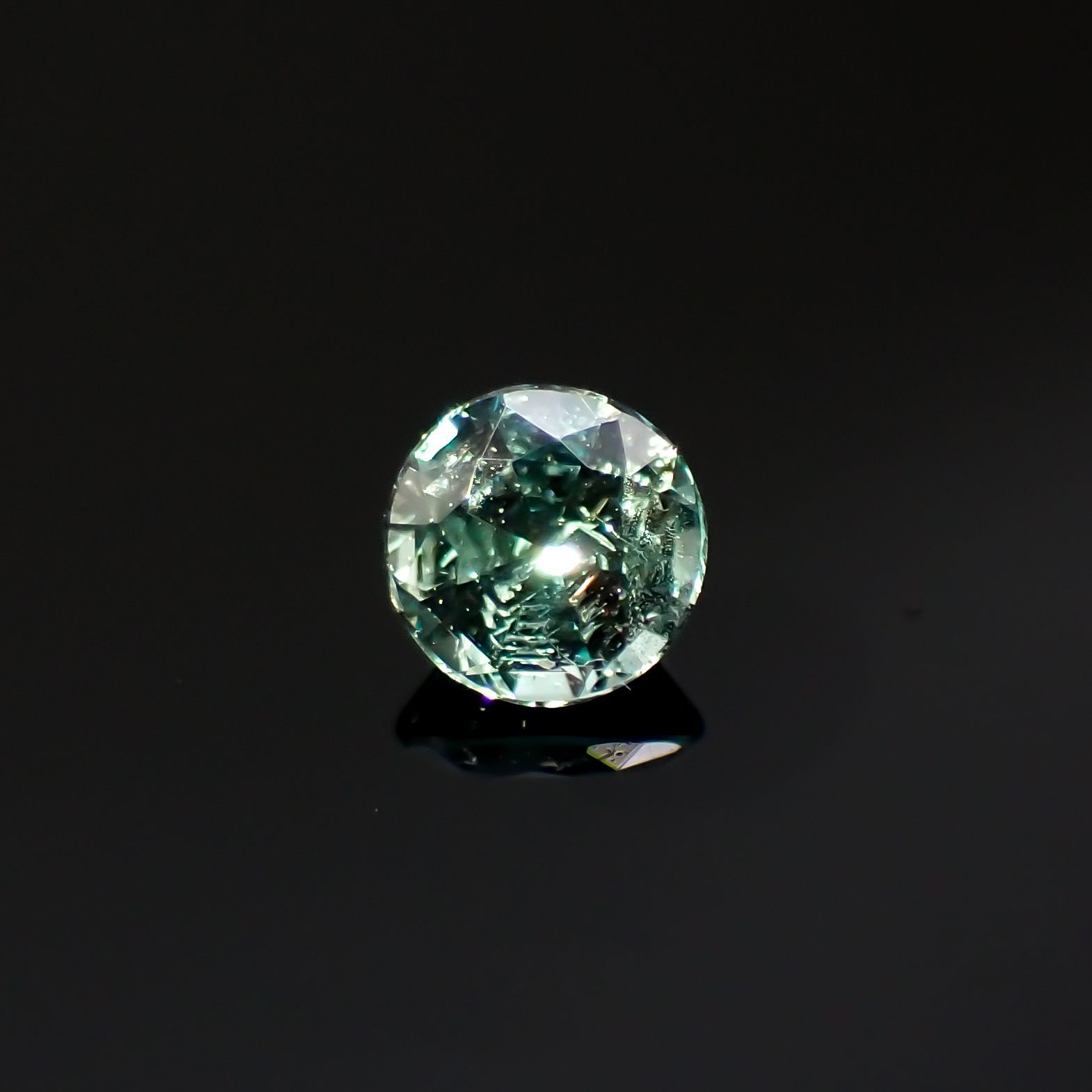 アレキサンドライト(宝石名アレキサンドライト)ブラジル産/EmeraldMains社製 0.141ct ソ付(彩珠)[220516023]3x3mm前後