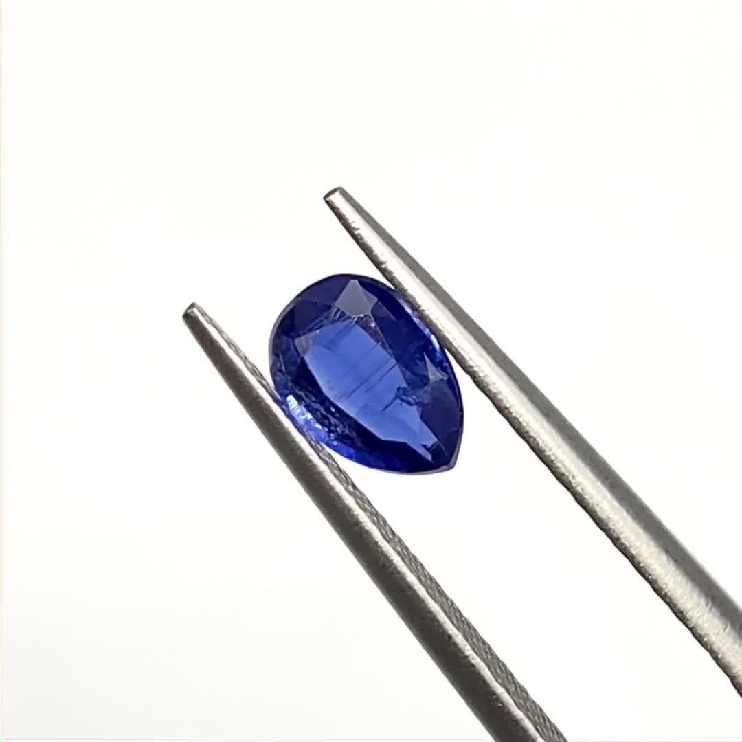 カイヤナイト(宝石名カイヤナイト)ネパール産 識別済 0.77ct / 7.1x5mm