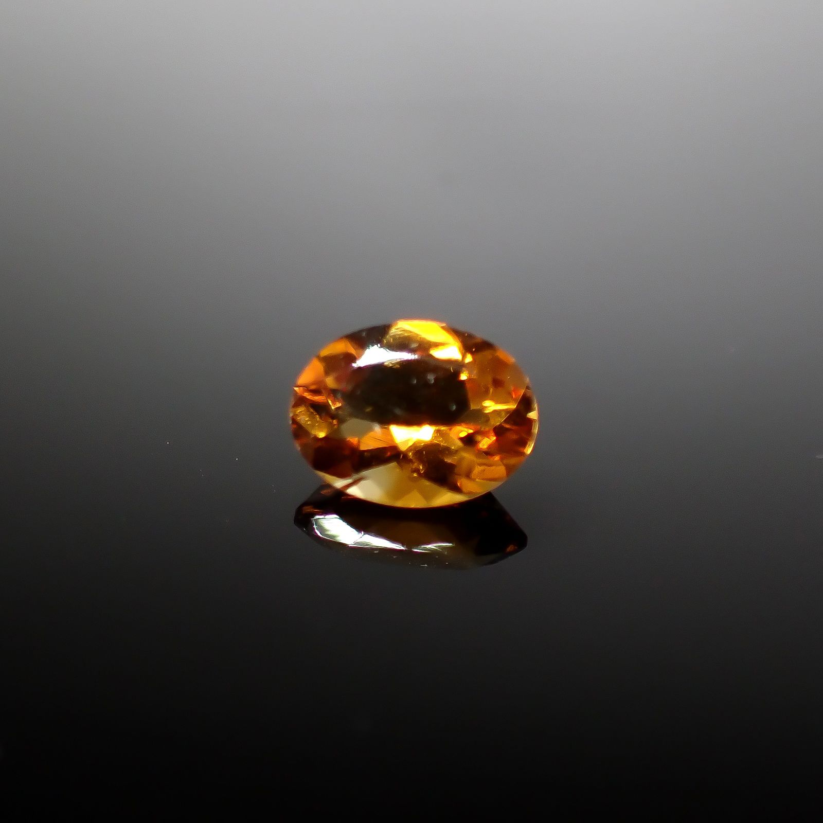 マデイラシトリン ブラジル・ミナスジェライス州産 0.93ct [250630590]7.7x5.8mm前後