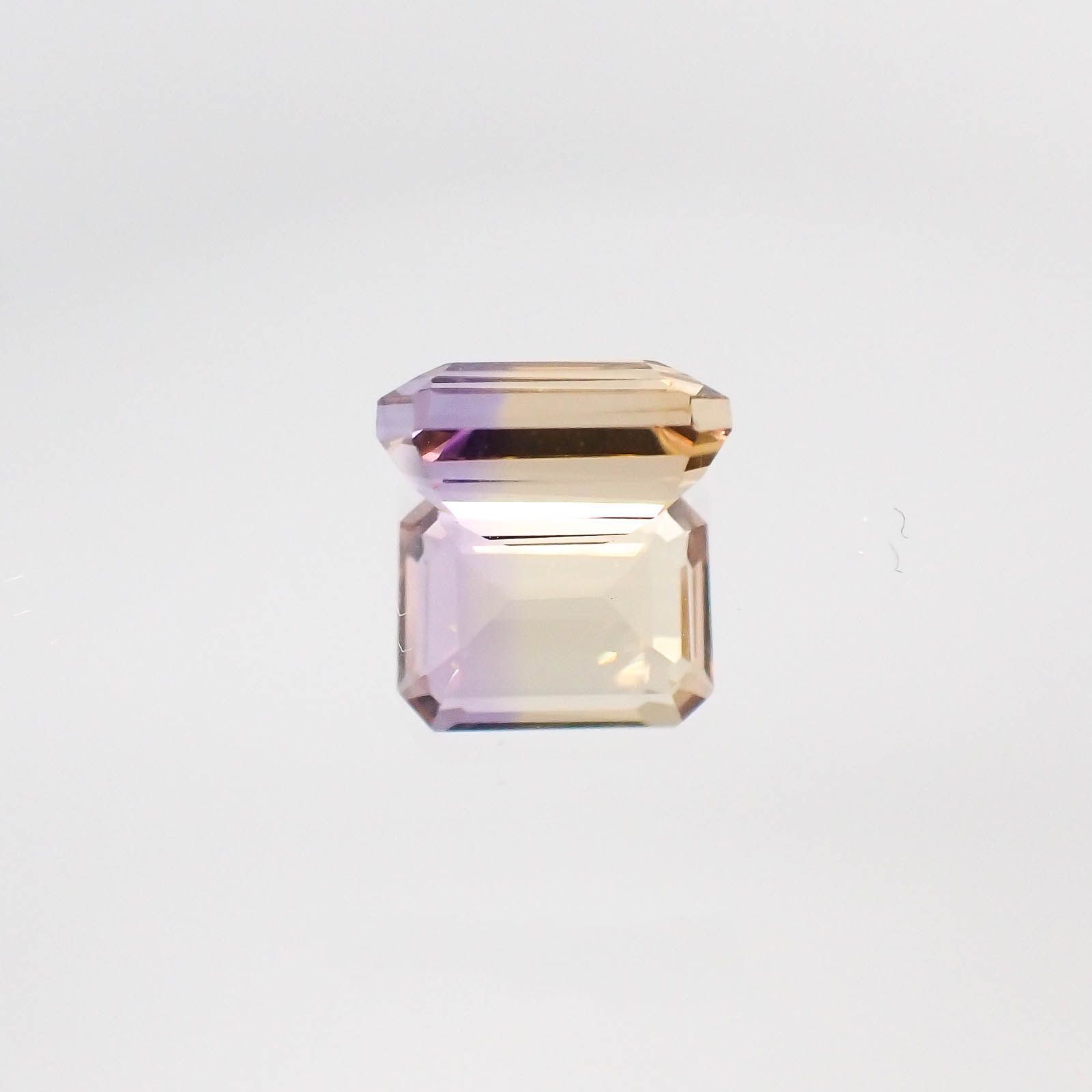 アメトリン(宝石名バイカラー・クォーツ/別名アメトリン)ボリビア産 1.59ct 識別済[231023881]8x6.1mm前後