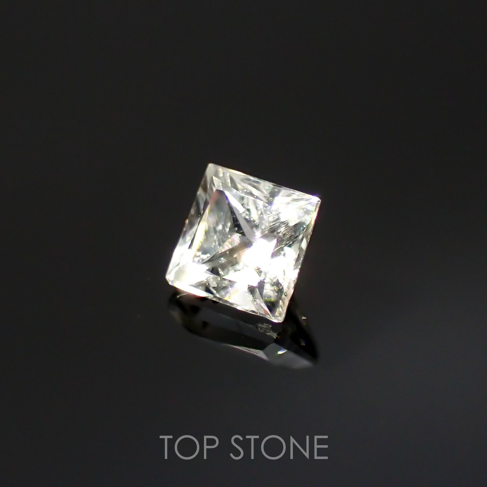 ◇プリンセスカット◇リューコガーネット(宝石名ホワイト グロッシュラー・ガーネット)ビルマ産 0.16ct 識別済[220115446]2.6x2.6mm前後